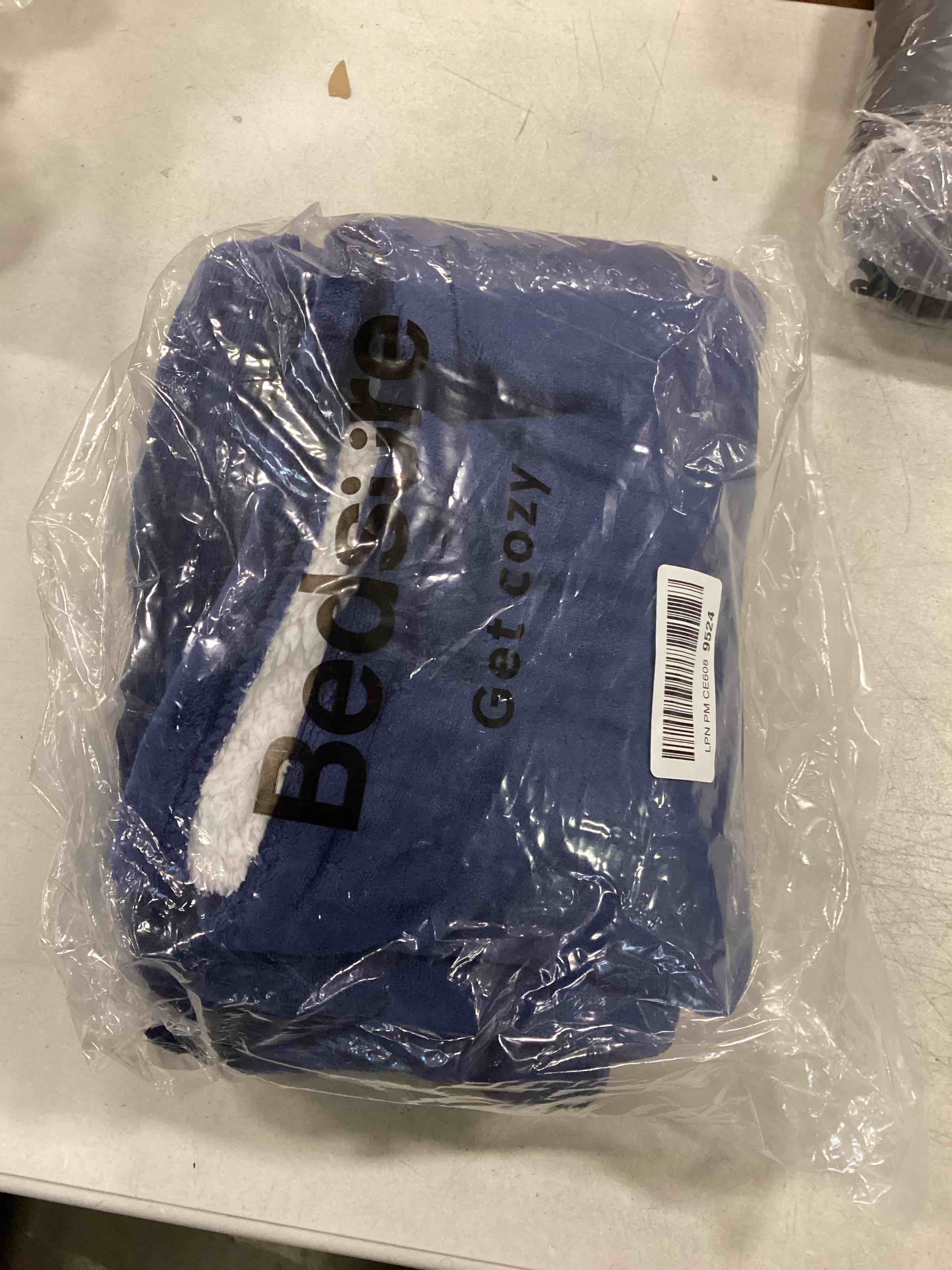 https://s3.amazonaws.com/lotting-images-prod/bidfta/ORG6144090_1710418179098.jpeg