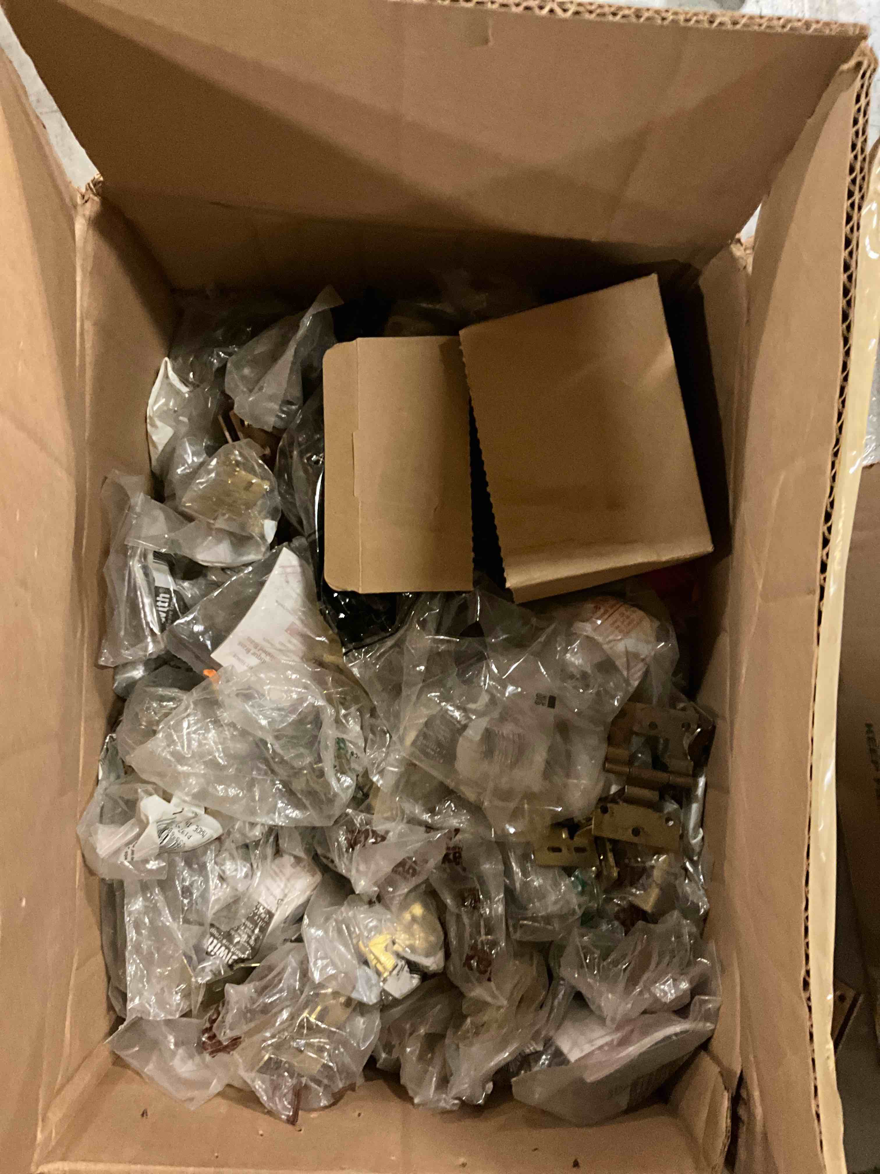https://s3.amazonaws.com/lotting-images-prod/bidfta/ORG6158387_1725655914954.jpeg