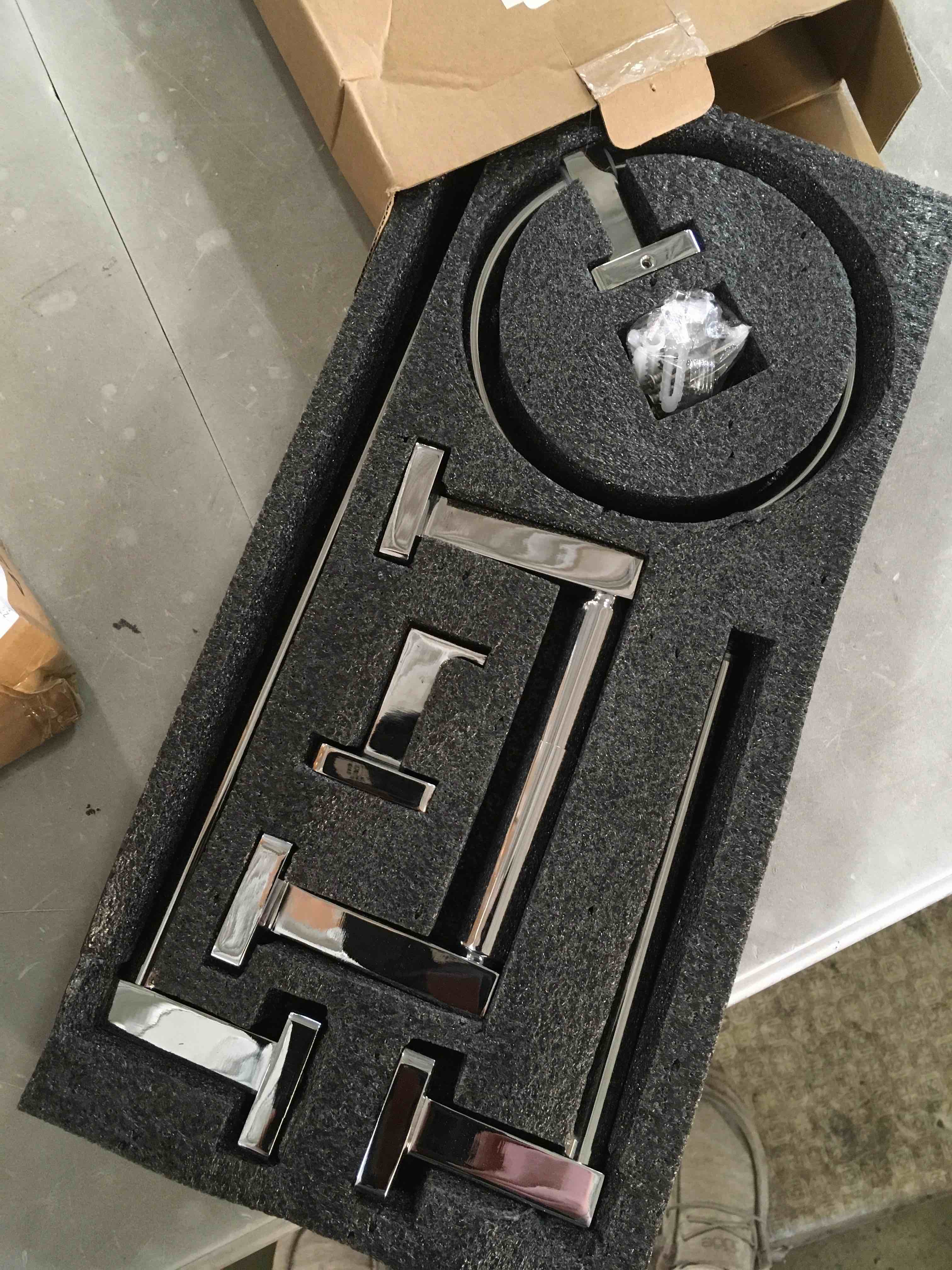 https://s3.amazonaws.com/lotting-images-prod/bidfta/ORG6165512_1713269833228.jpeg