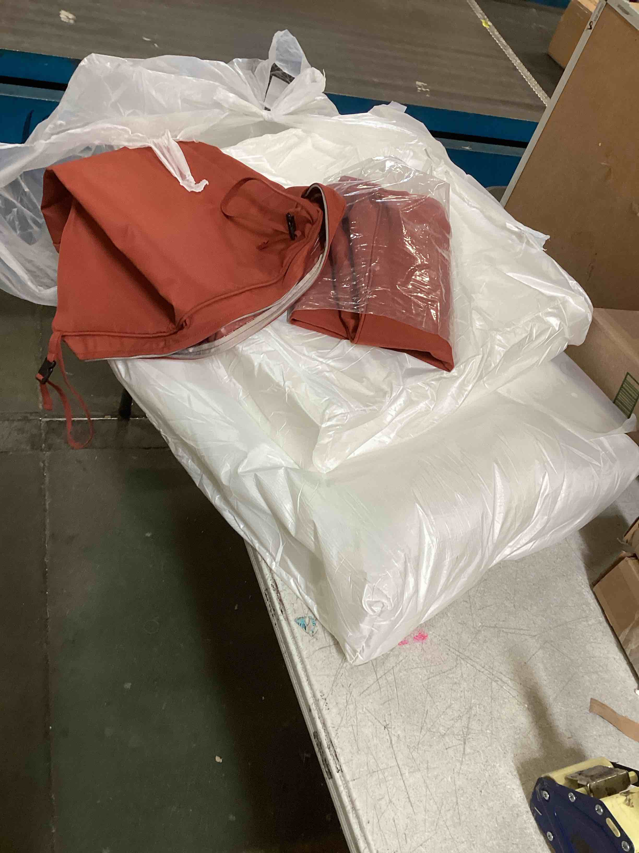 https://s3.amazonaws.com/lotting-images-prod/bidfta/ORG6170337_1713986349541.jpeg