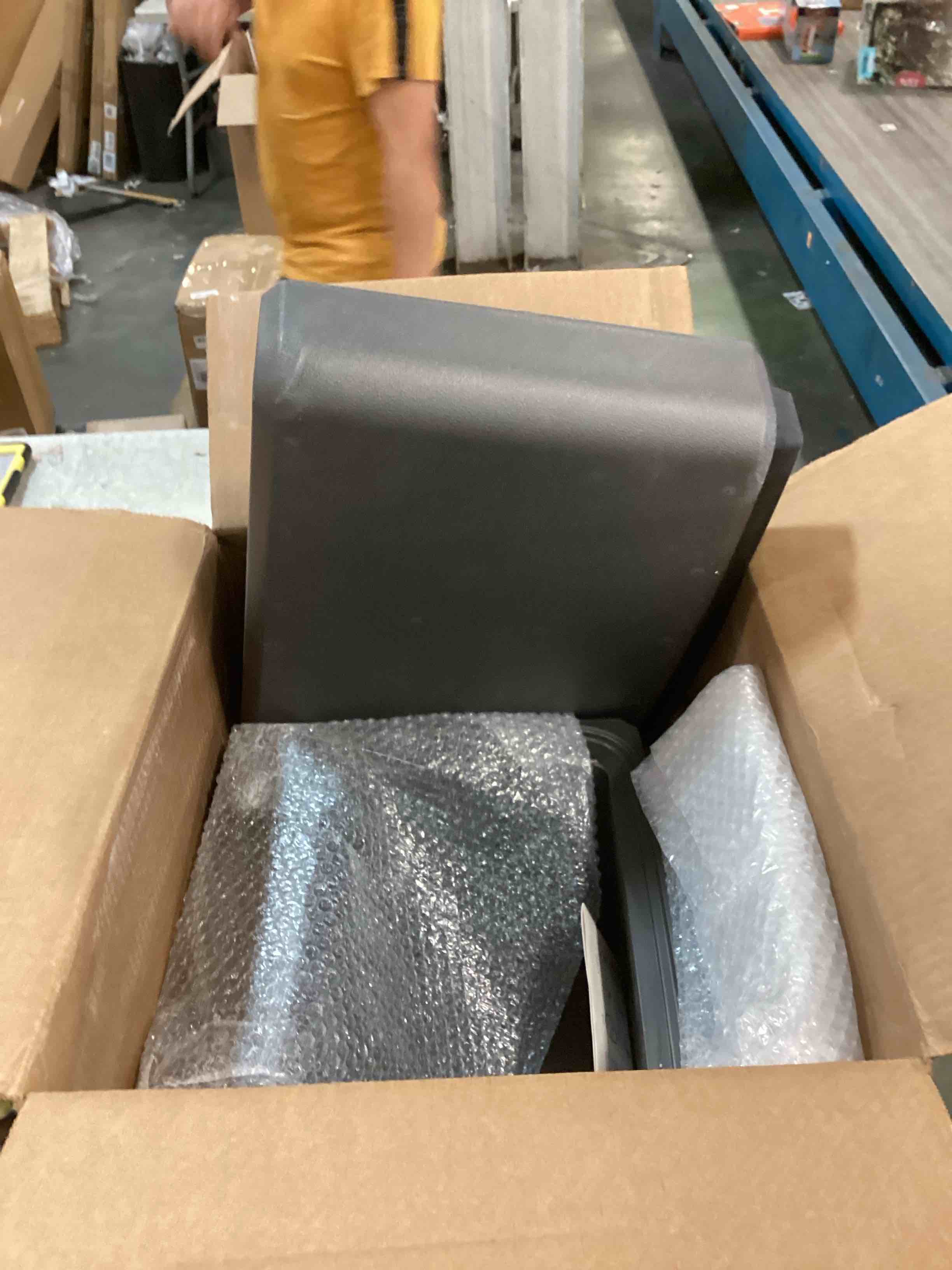 https://s3.amazonaws.com/lotting-images-prod/bidfta/ORG6173049_1713897900638.jpeg