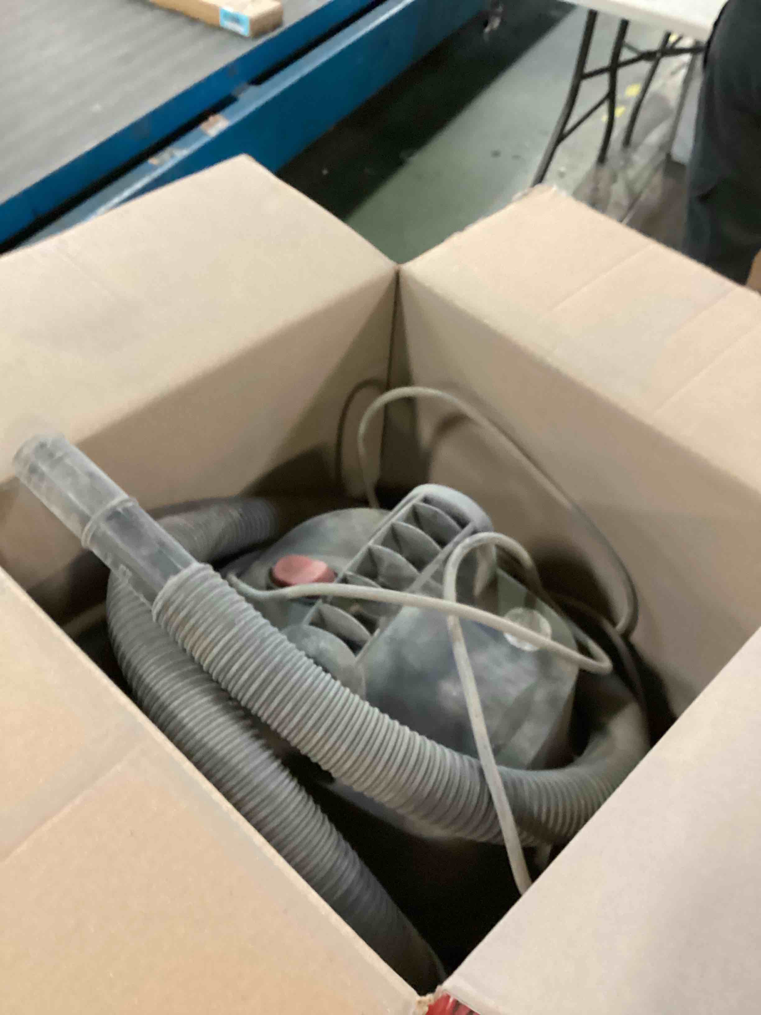 https://s3.amazonaws.com/lotting-images-prod/bidfta/ORG6173110_1713964512207.jpeg