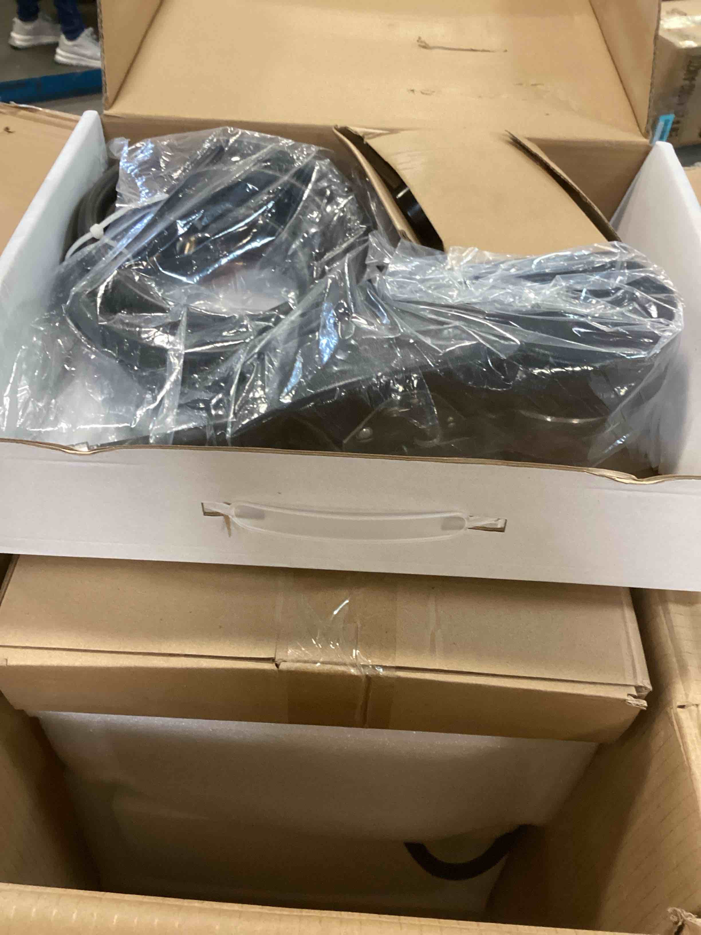 https://s3.amazonaws.com/lotting-images-prod/bidfta/ORG6175588_1714060302386.jpeg