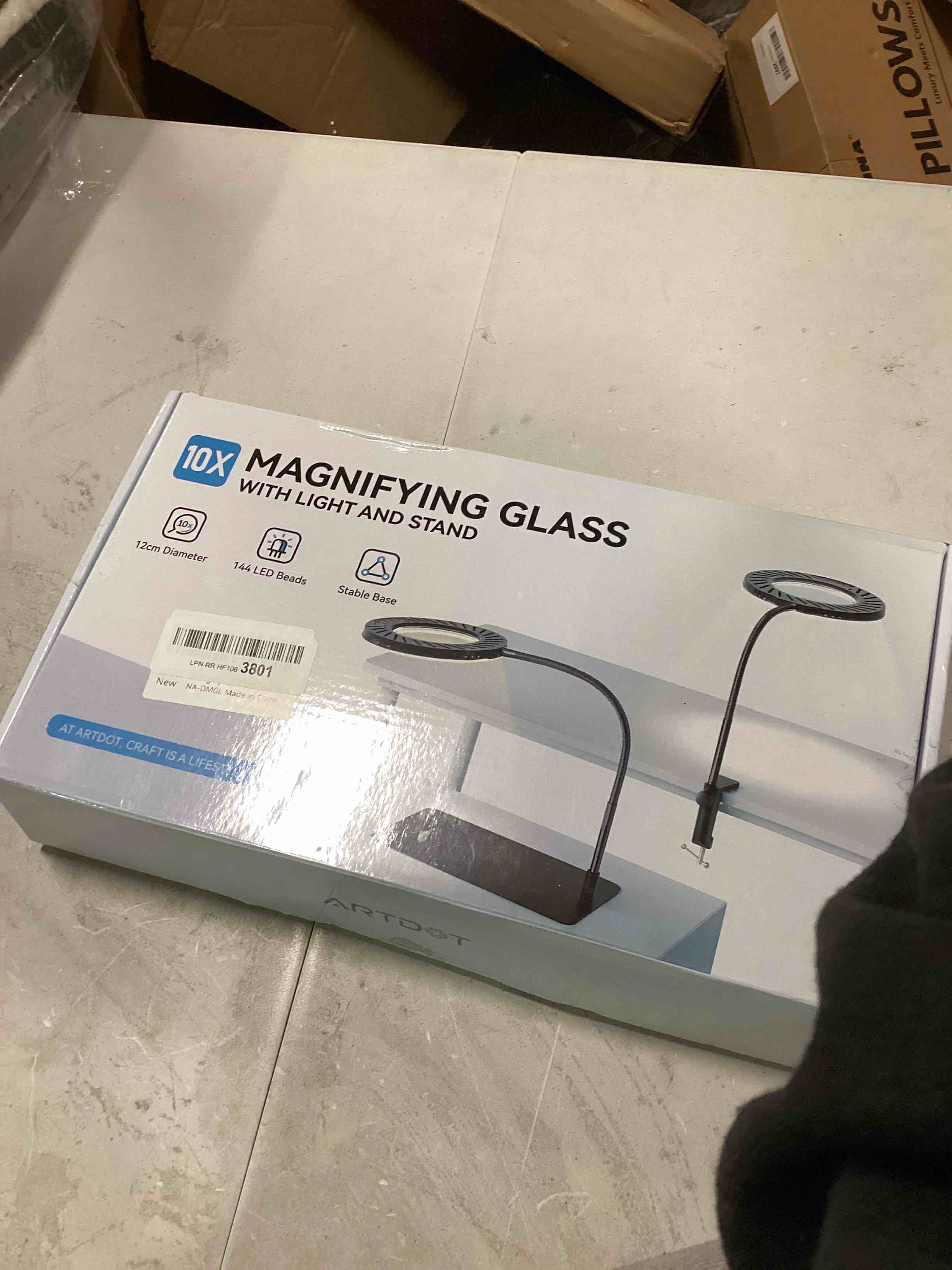 magnifying Glass with light and stand