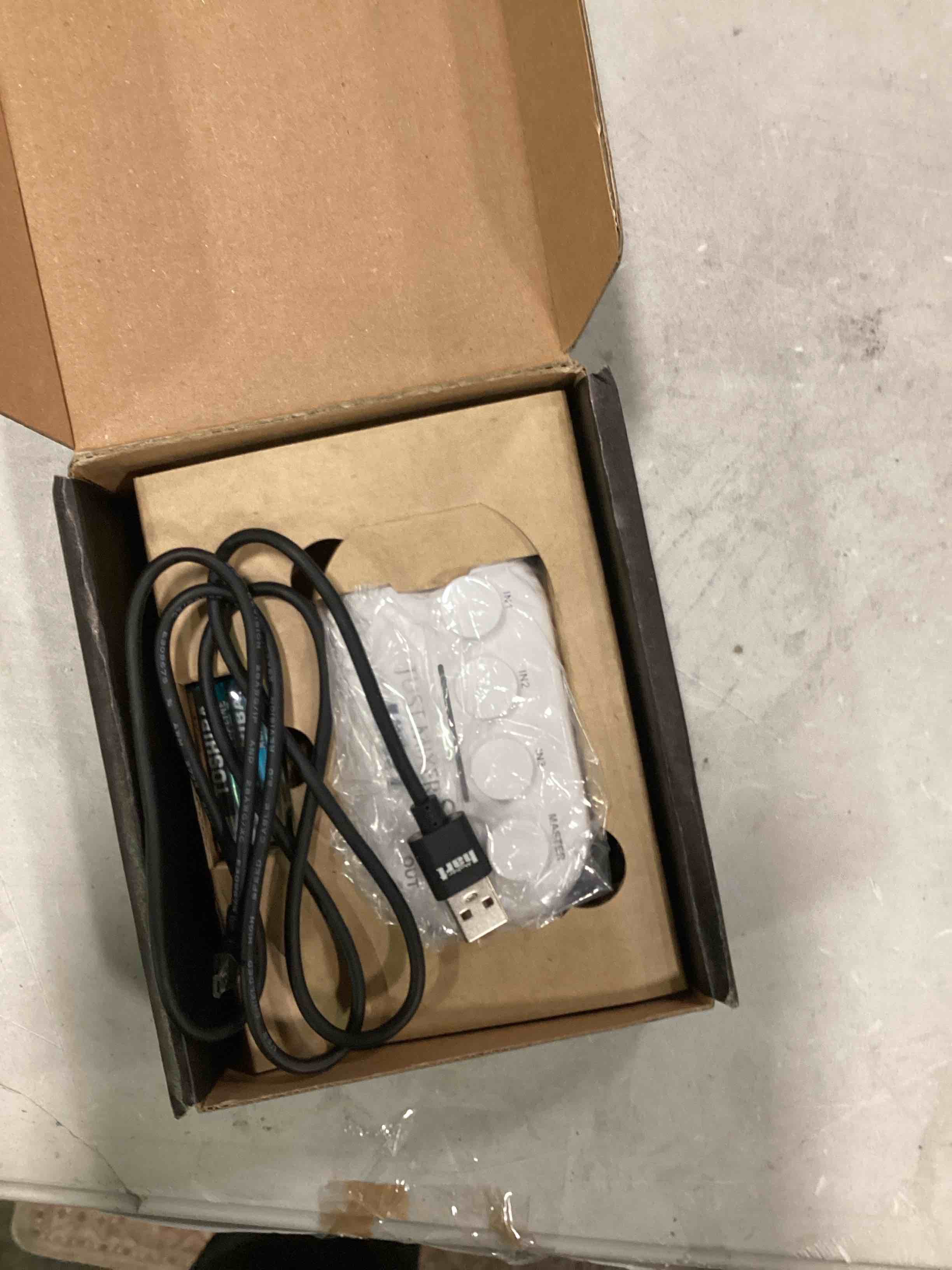 https://s3.amazonaws.com/lotting-images-prod/bidfta/ORG6204235_1716317739676.jpeg
