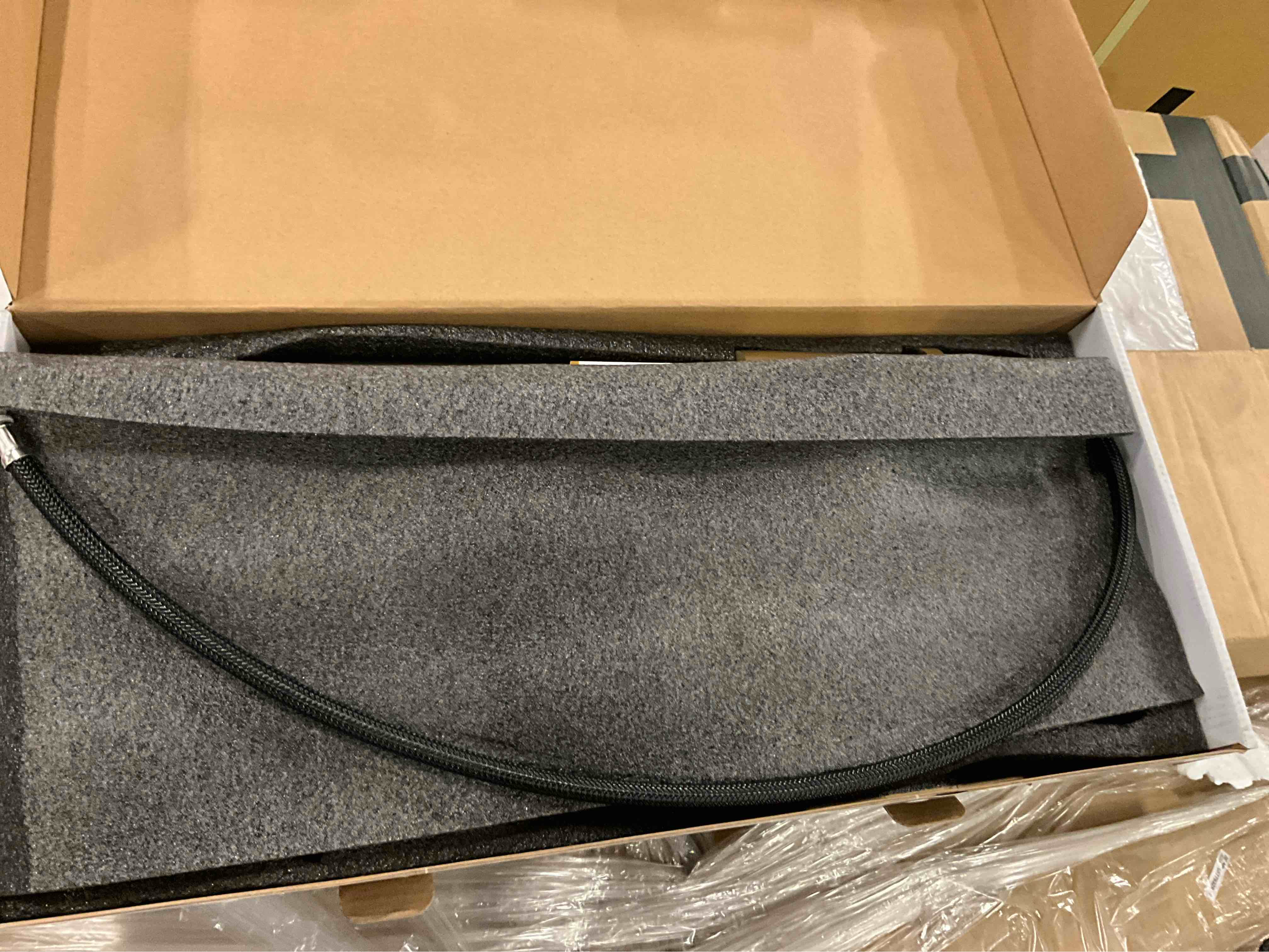 https://s3.amazonaws.com/lotting-images-prod/bidfta/ORG6238875_1757690399219.jpeg