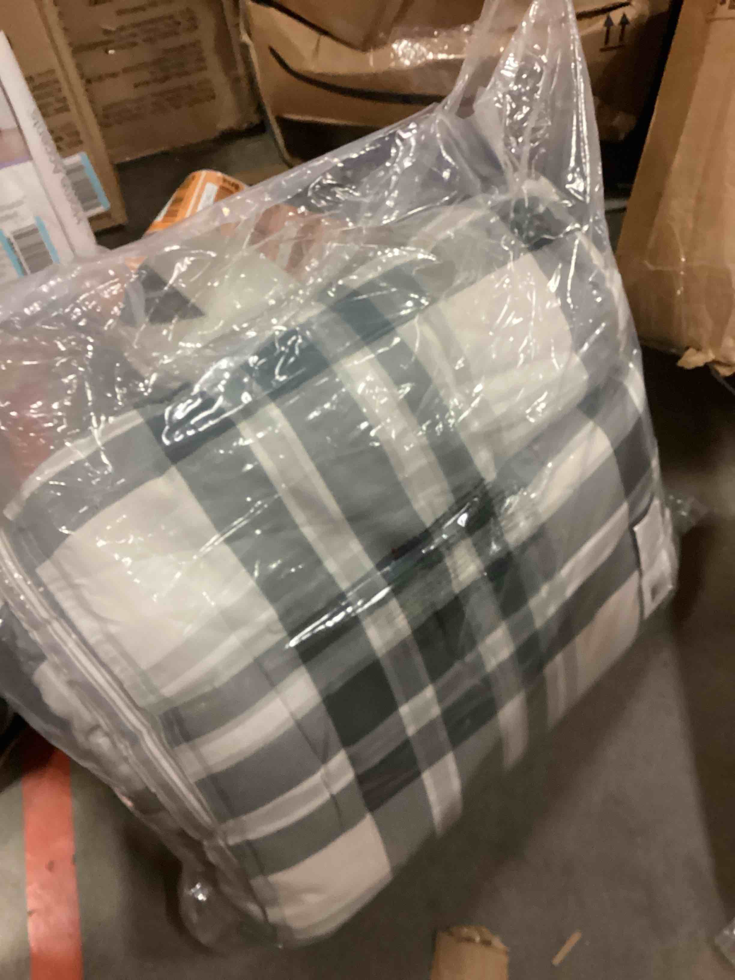 https://s3.amazonaws.com/lotting-images-prod/bidfta/ORG6254067_1730477775985.jpeg