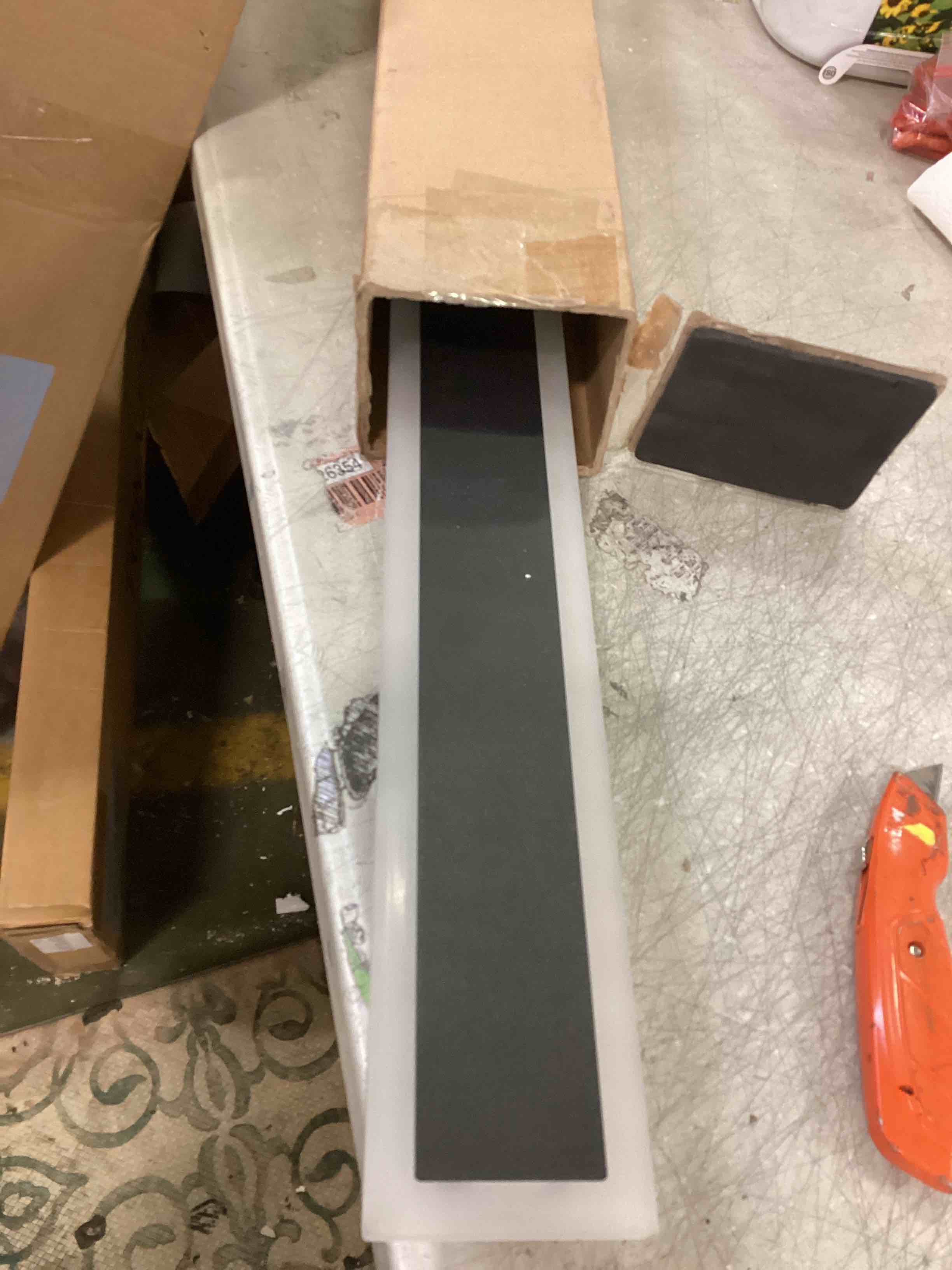 https://s3.amazonaws.com/lotting-images-prod/bidfta/ORG6262984_1712774550903.jpeg