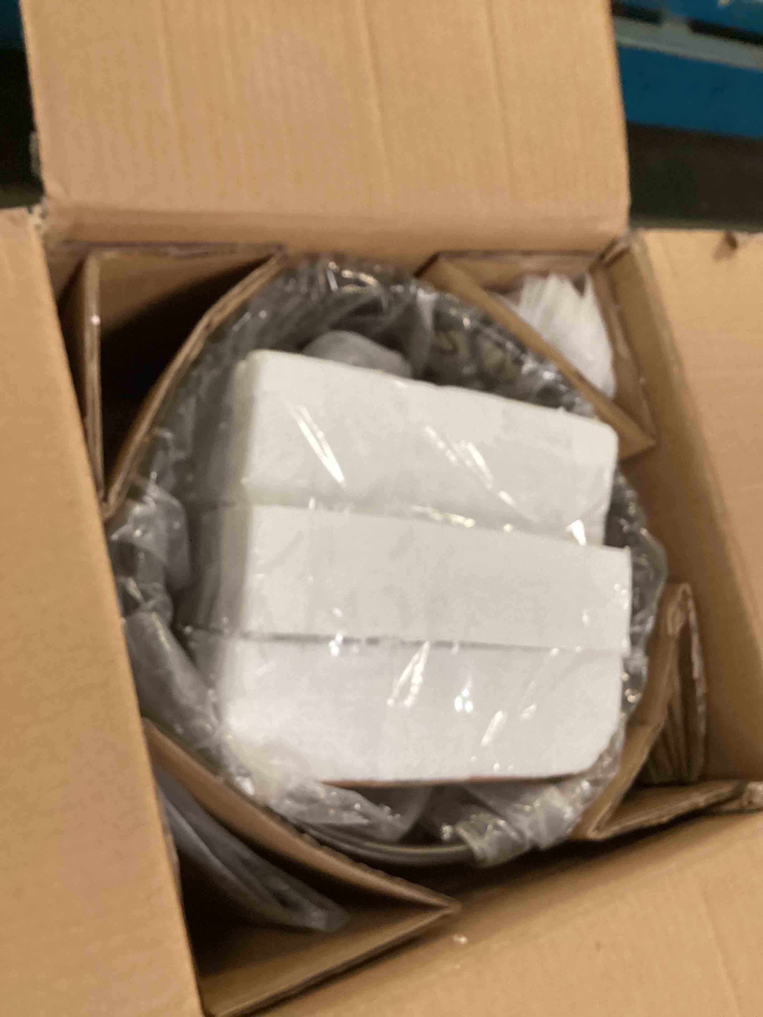 https://s3.amazonaws.com/lotting-images-prod/bidfta/ORG6263880_1713362105657.jpeg