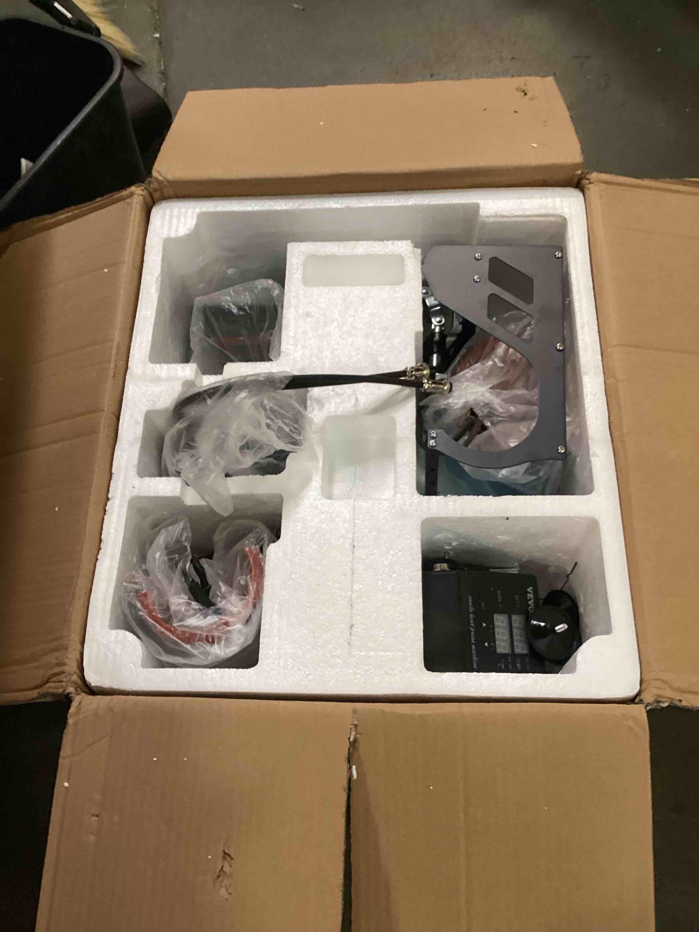https://s3.amazonaws.com/lotting-images-prod/bidfta/ORG6265866_1714567744804.jpeg