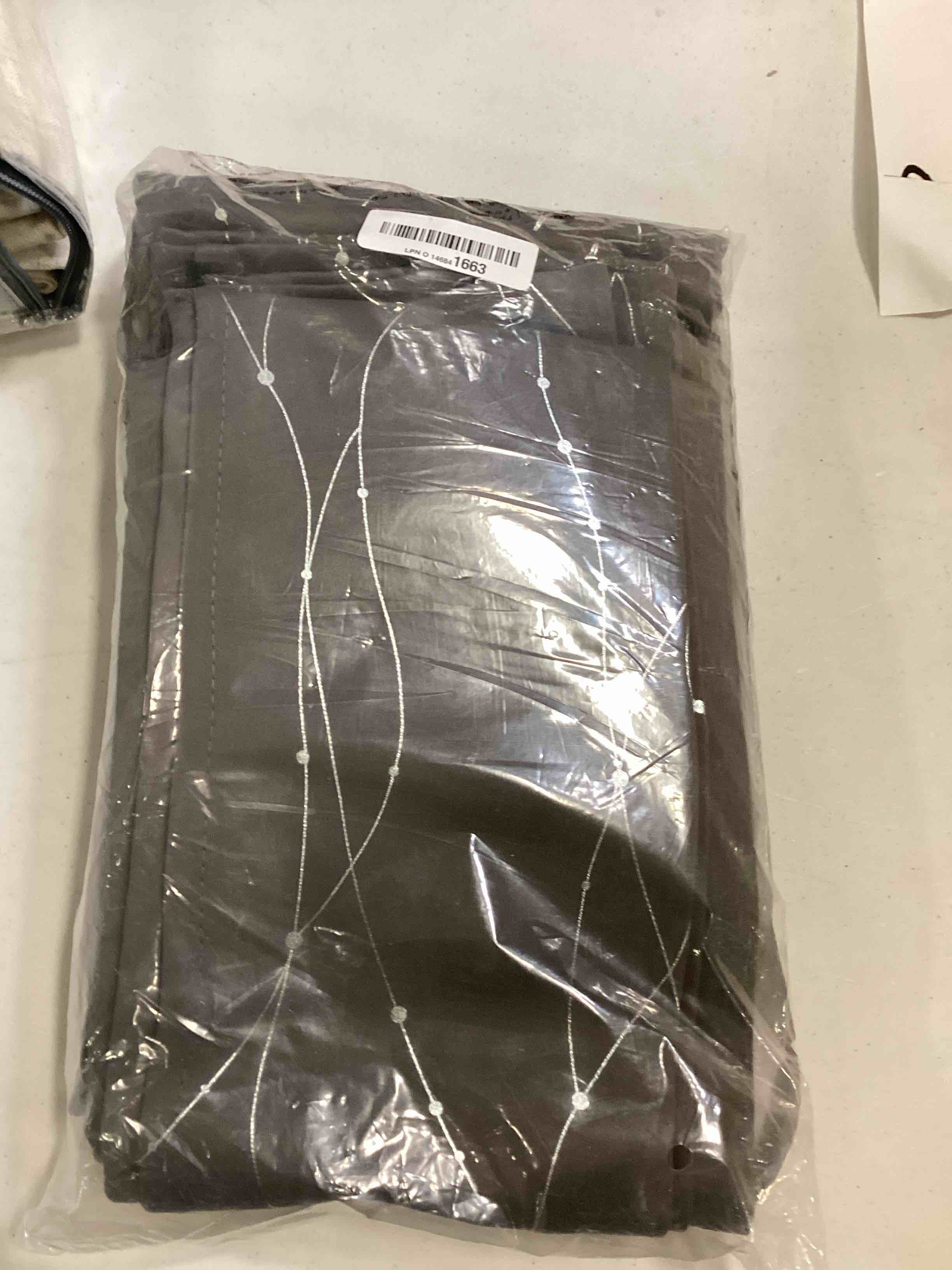 https://s3.amazonaws.com/lotting-images-prod/bidfta/ORG6284173_1714578664585.jpeg