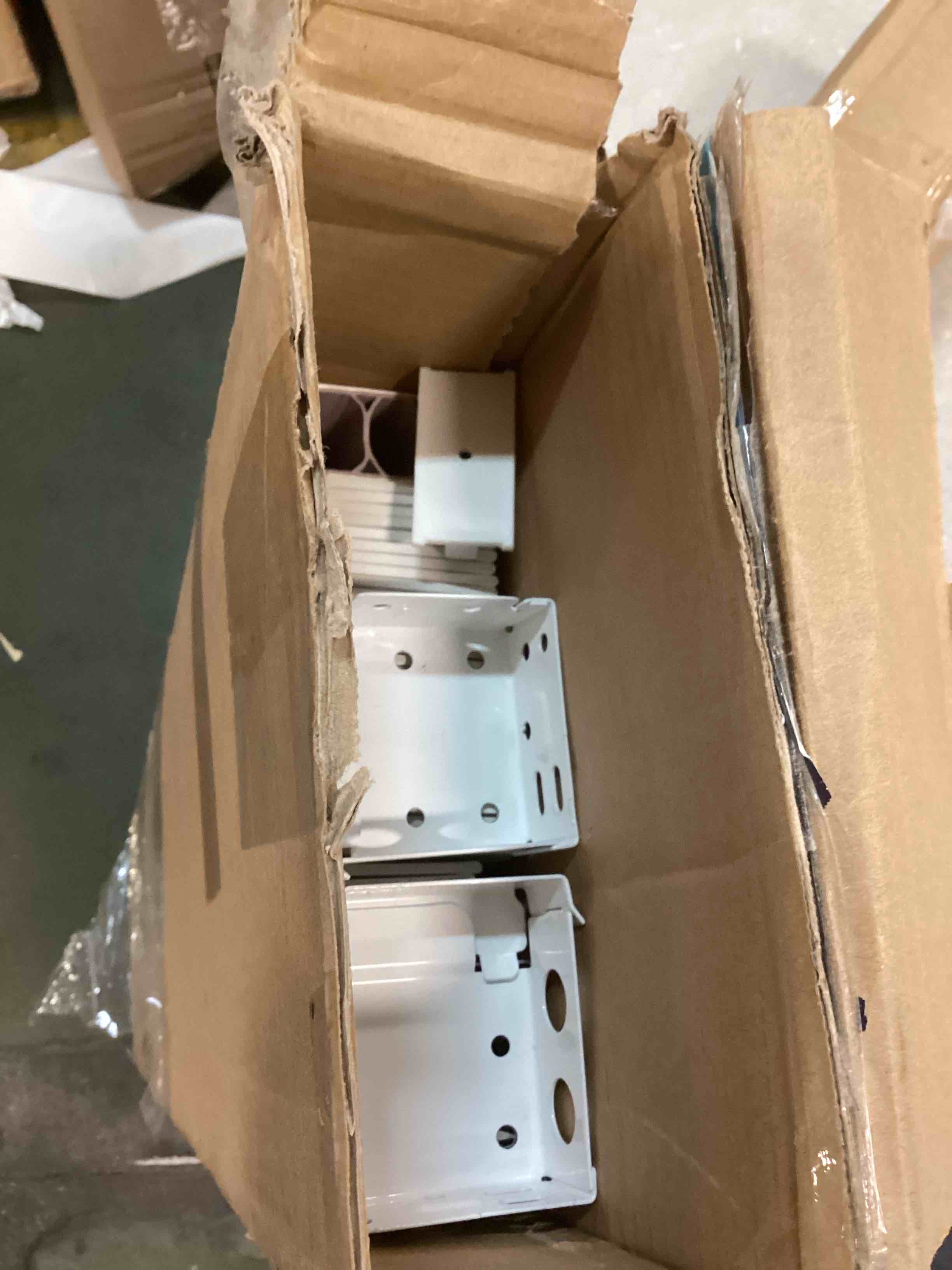 https://s3.amazonaws.com/lotting-images-prod/bidfta/ORG6332332_1712756299743.jpeg