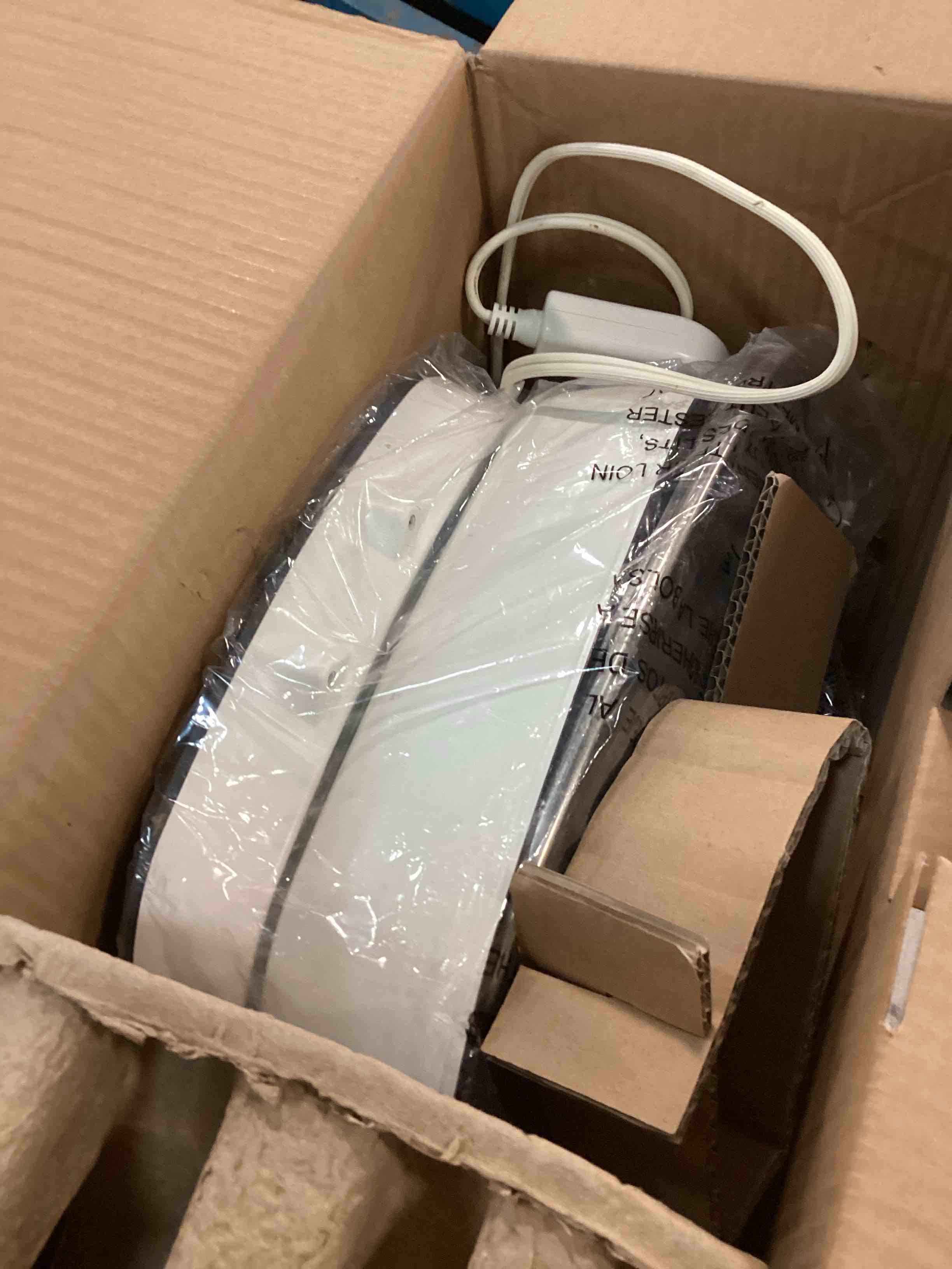 https://s3.amazonaws.com/lotting-images-prod/bidfta/ORG6332491_1712779086837.jpeg