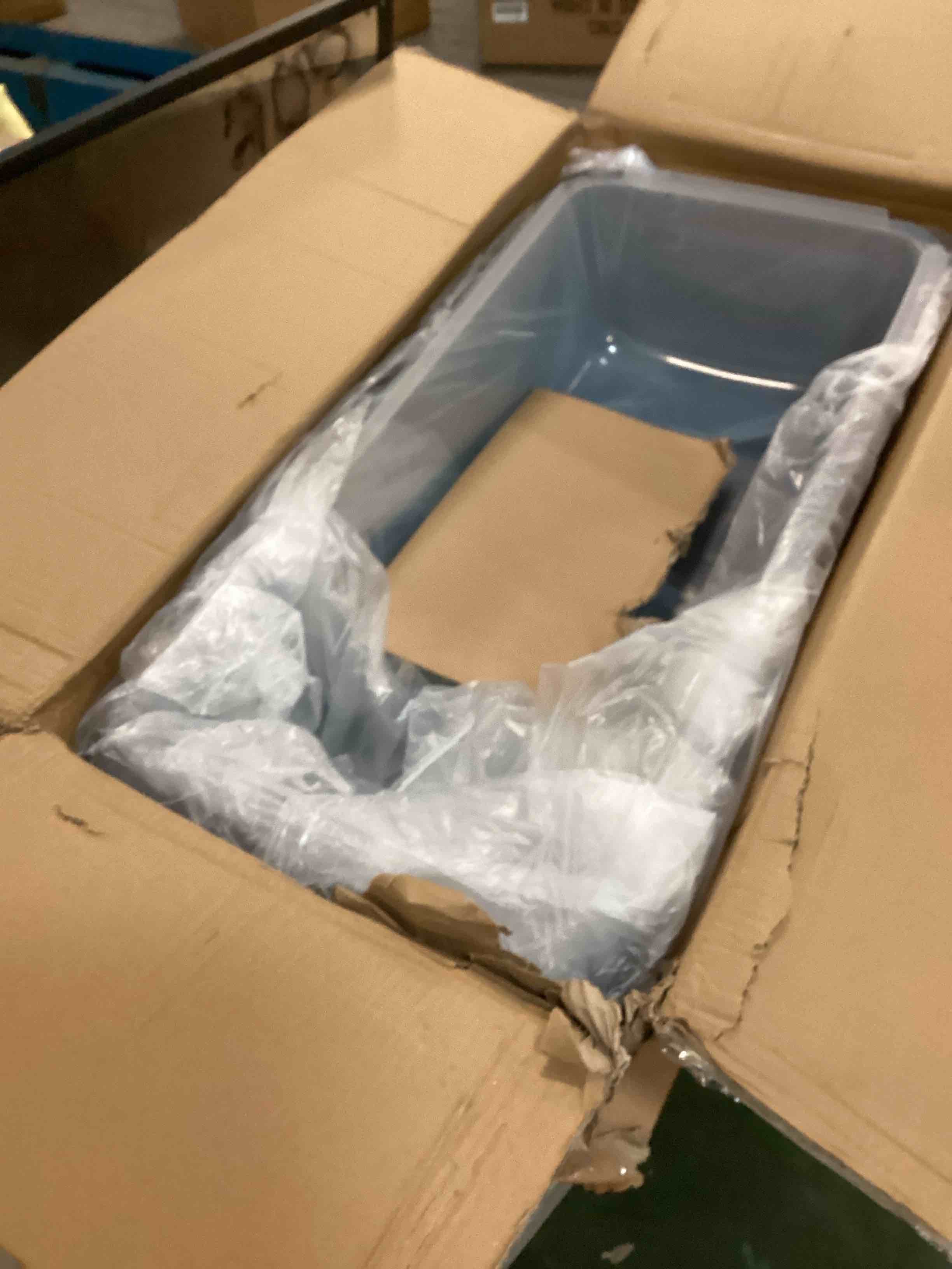 https://s3.amazonaws.com/lotting-images-prod/bidfta/ORG6335487_1712321674650.jpeg