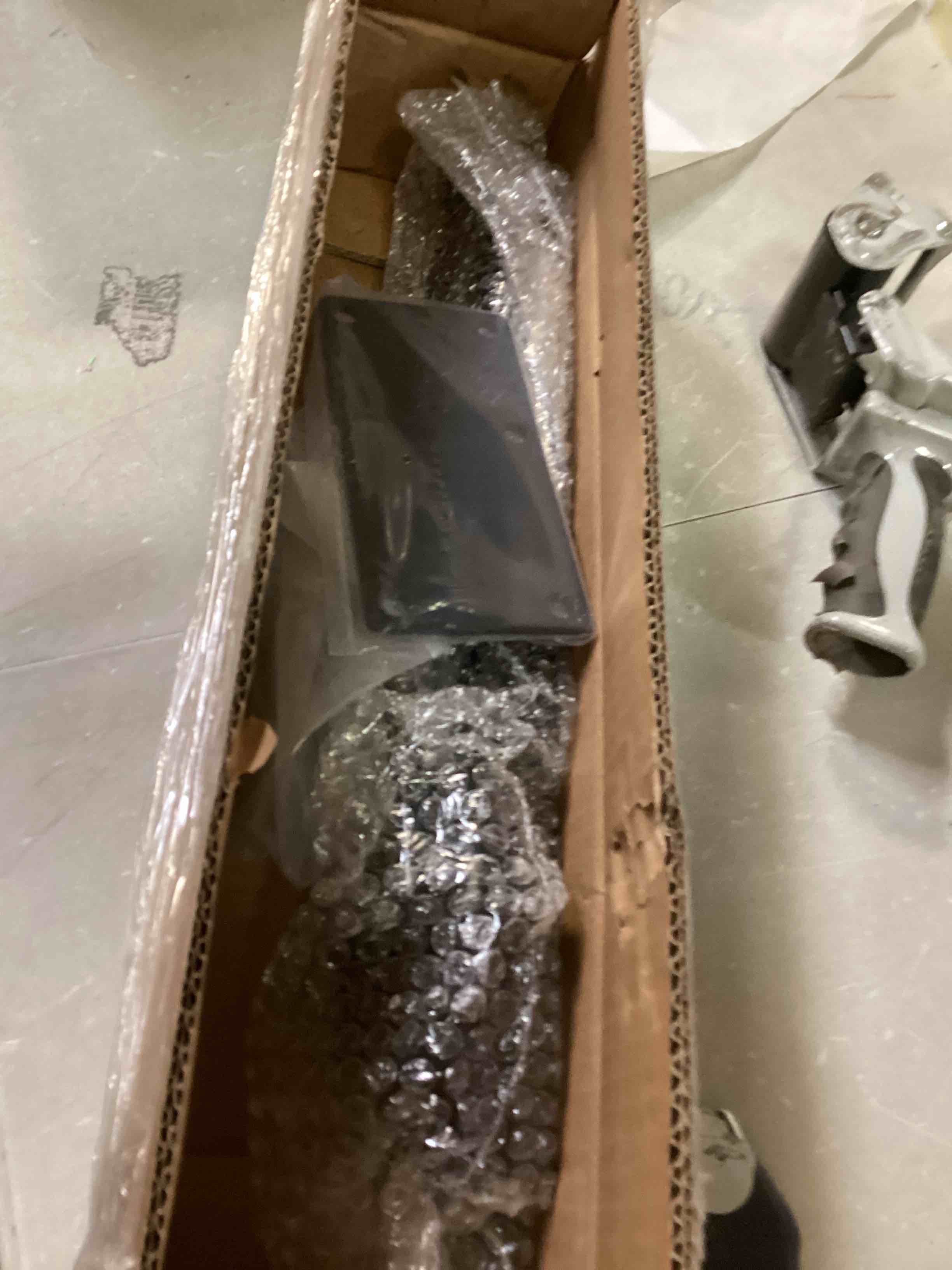 https://s3.amazonaws.com/lotting-images-prod/bidfta/ORG6337018_1712329126432.jpeg