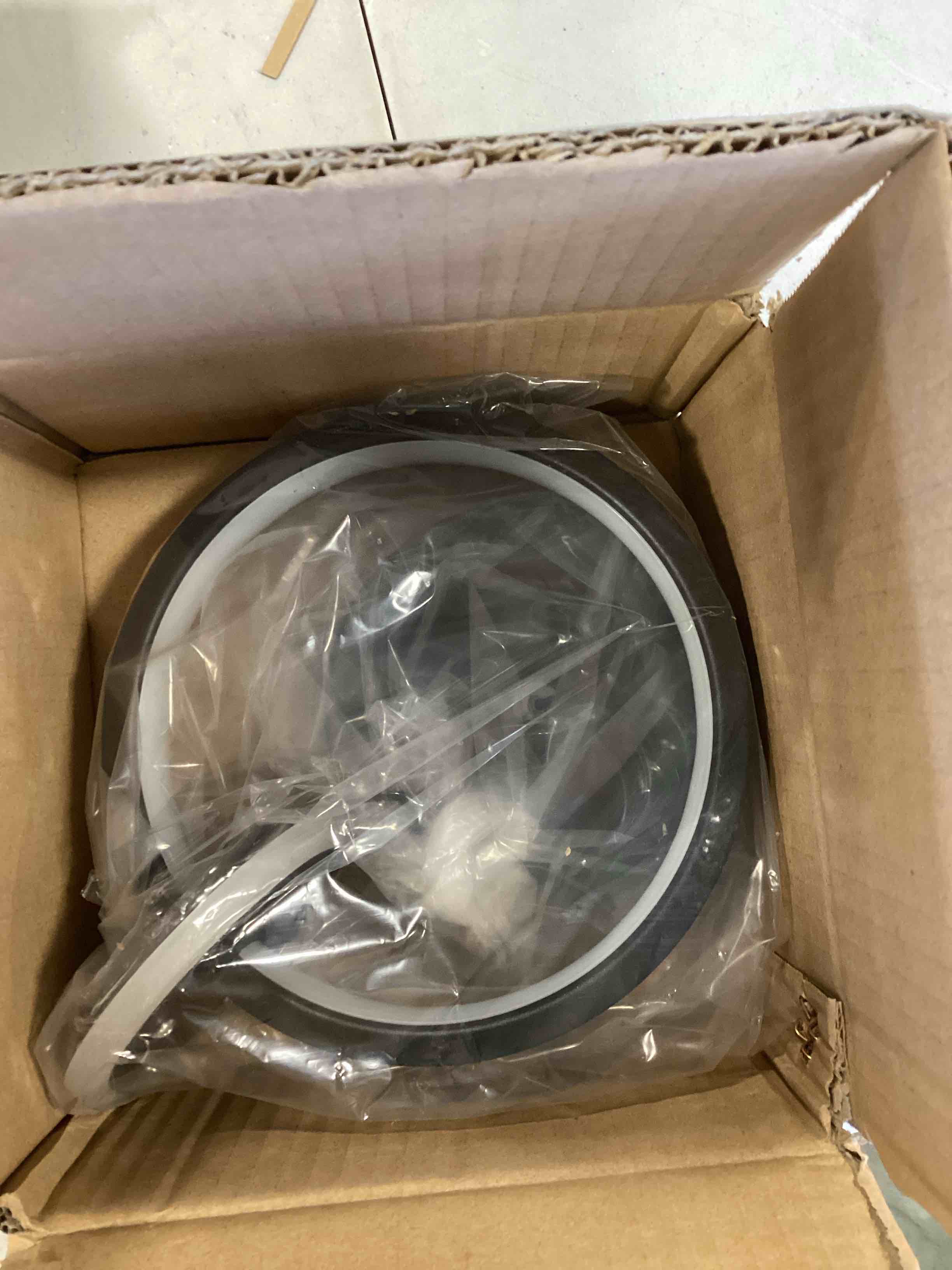 https://s3.amazonaws.com/lotting-images-prod/bidfta/ORG6339335_1713988719886.jpeg