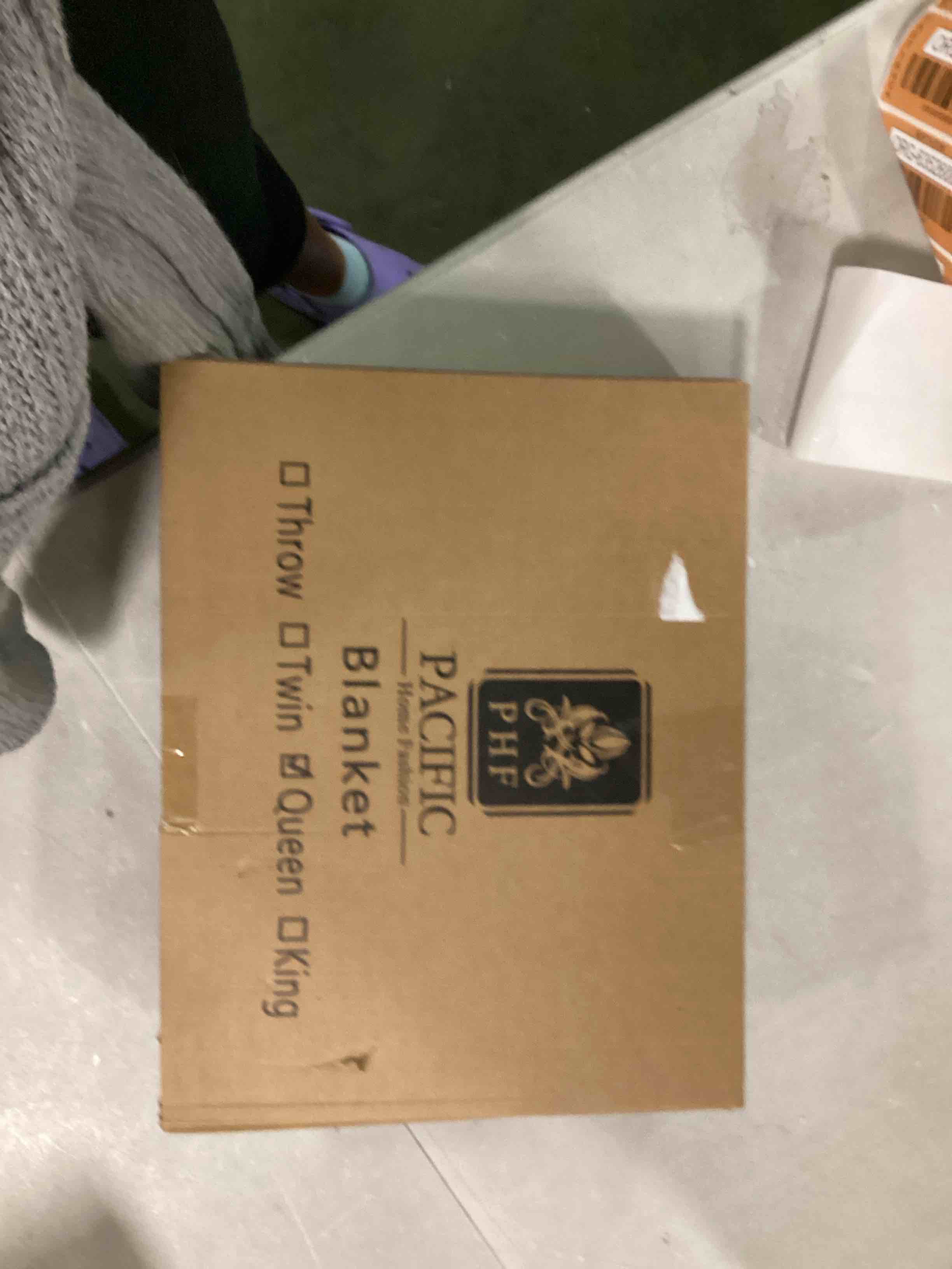 https://s3.amazonaws.com/lotting-images-prod/bidfta/ORG6352603_1713880561932.jpeg