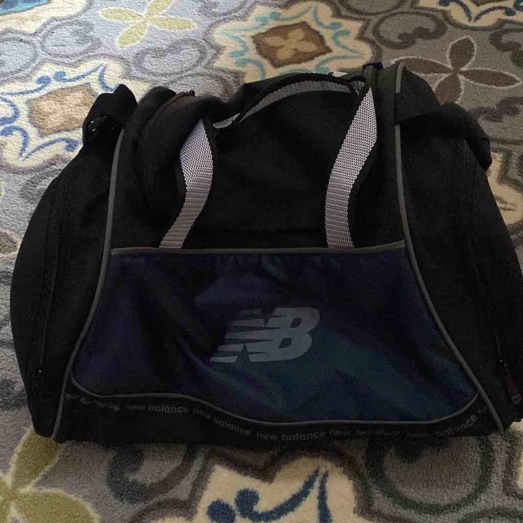 Men’s black new balance gym bag