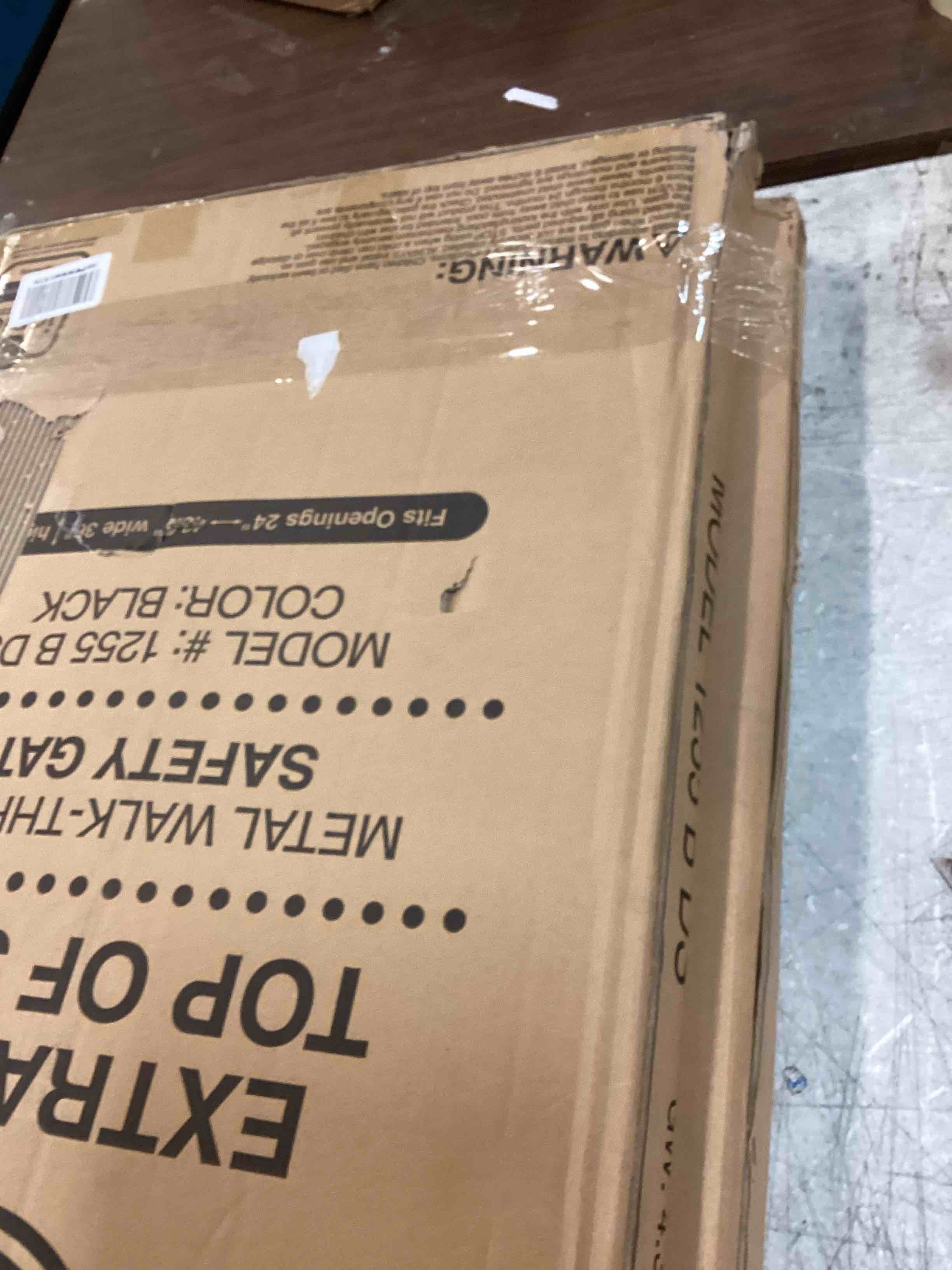 Assorted baby’s gate 