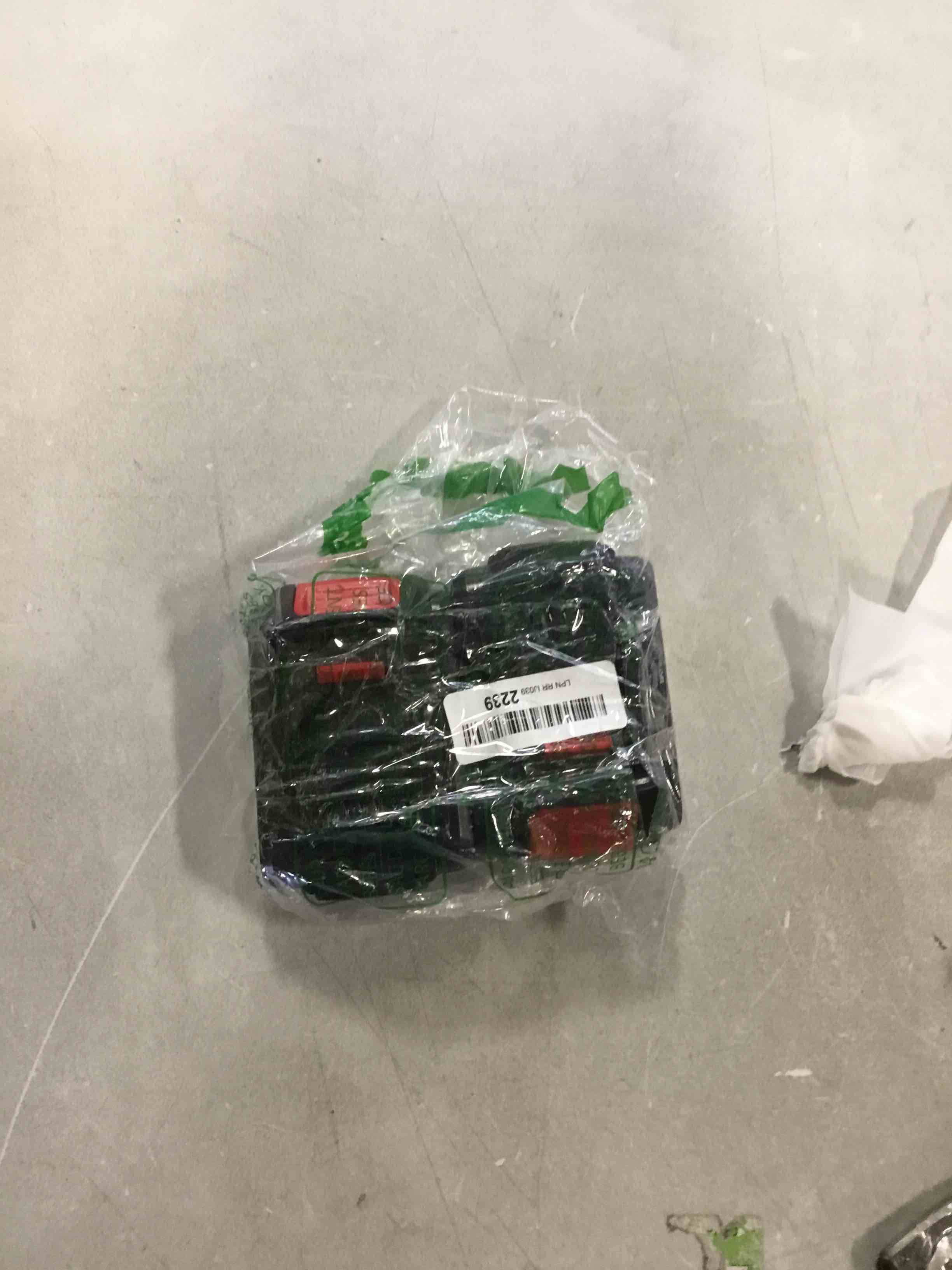https://s3.amazonaws.com/lotting-images-prod/bidfta/ORG6357900_1712251230881.jpeg