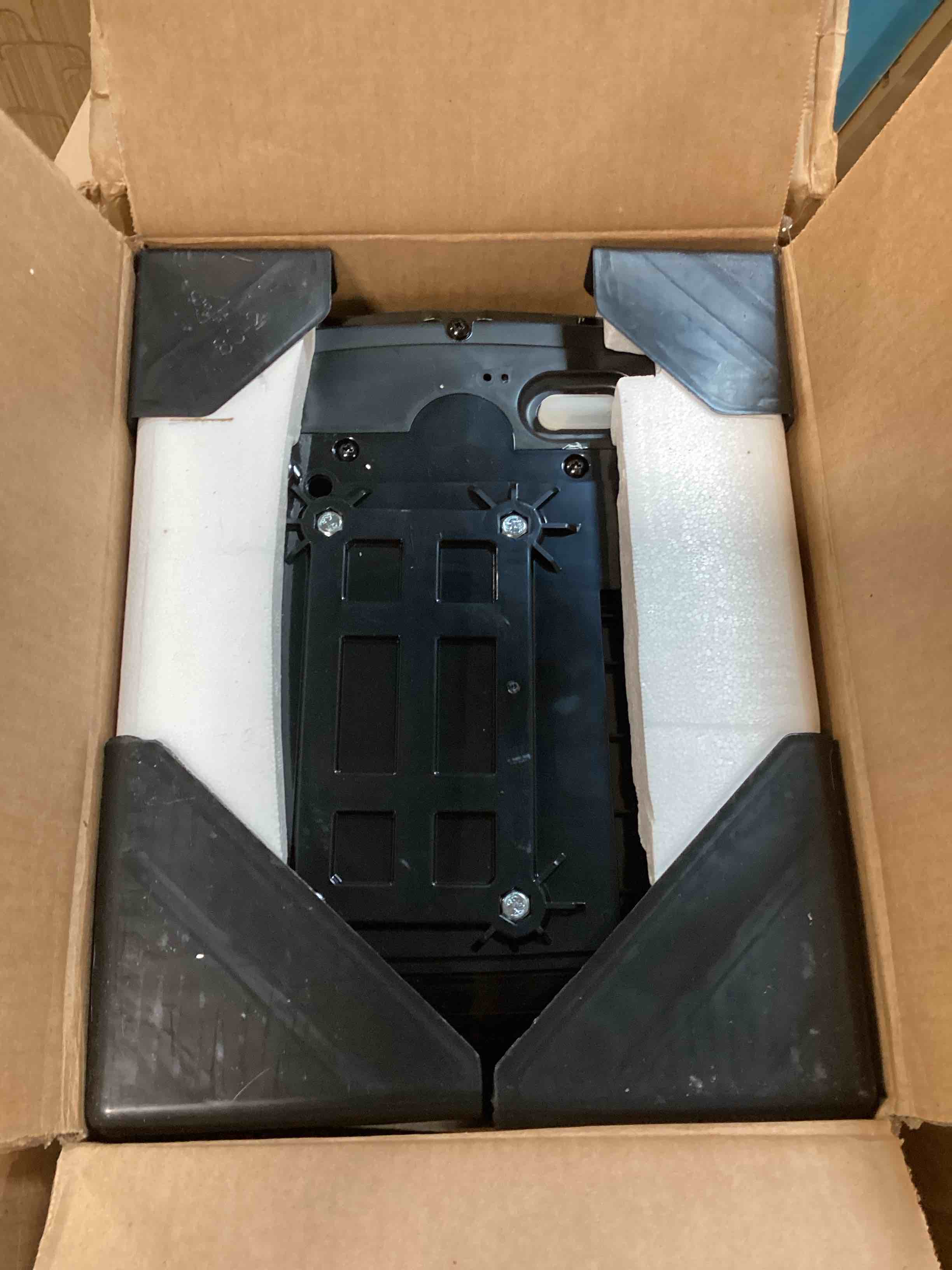 https://s3.amazonaws.com/lotting-images-prod/bidfta/ORG6362364_1712072854846.jpeg