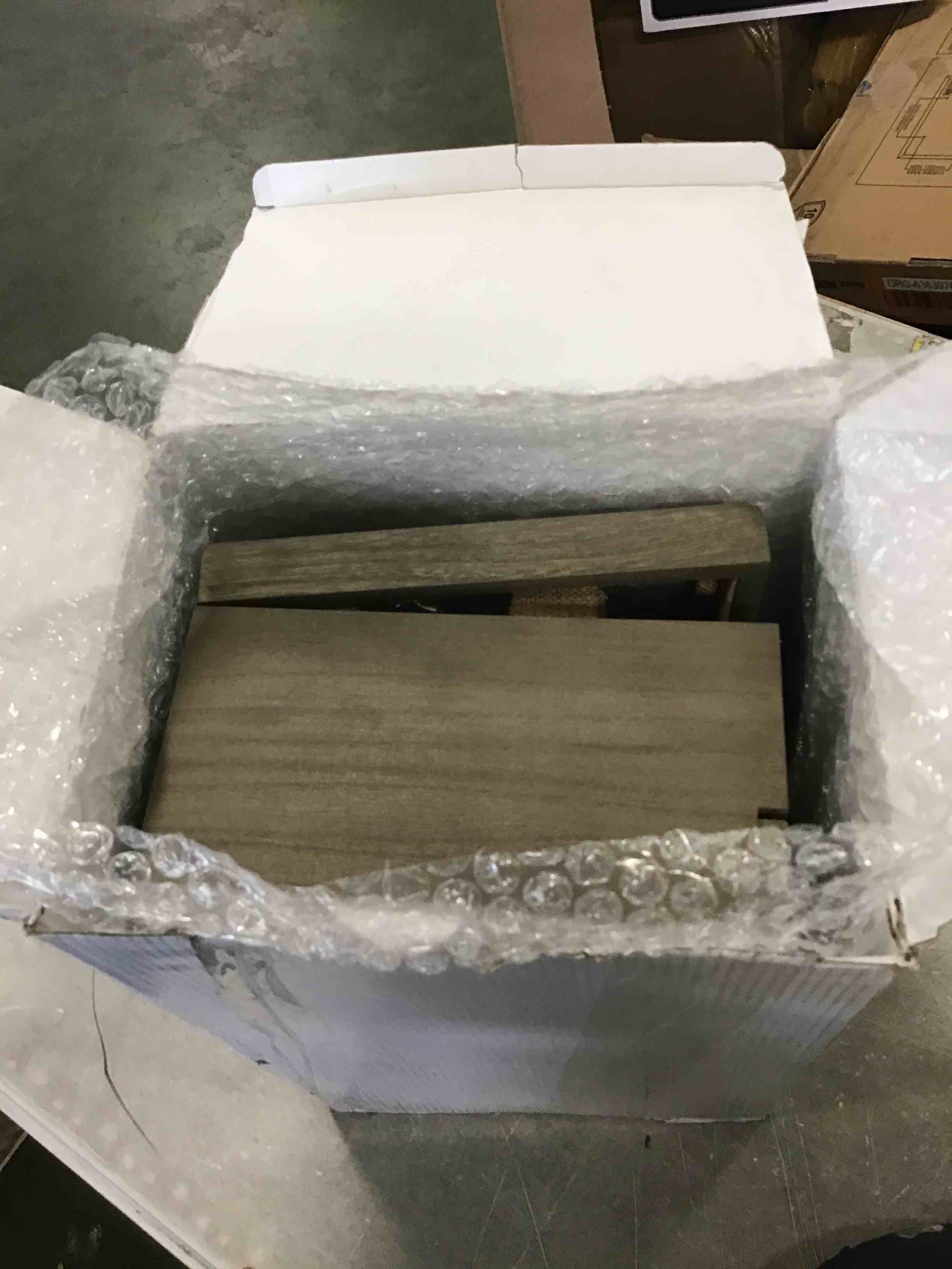 https://s3.amazonaws.com/lotting-images-prod/bidfta/ORG6363979_1712259269699.jpeg
