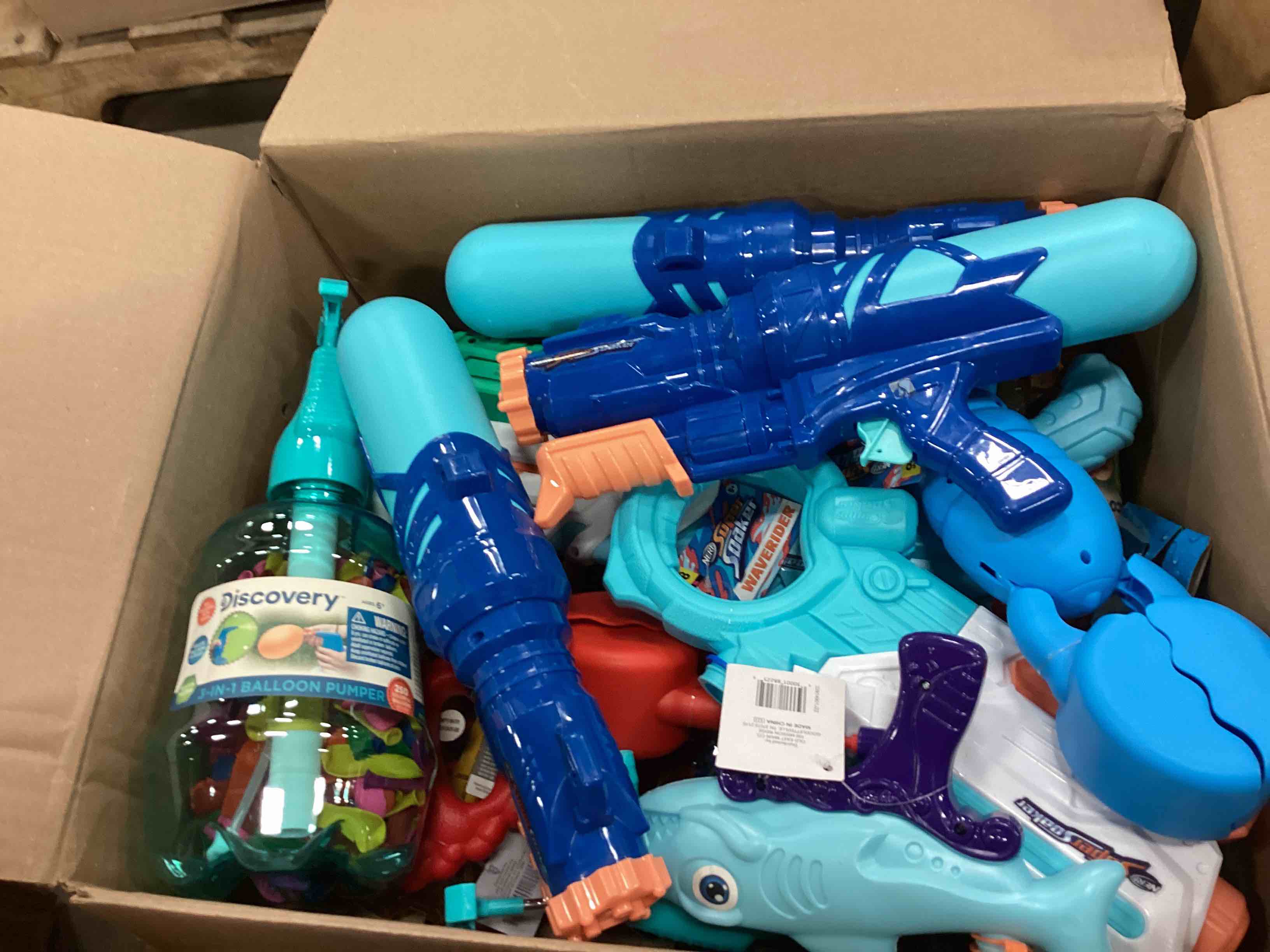 FUN IN THE SUN TOYS: SUPER SOAPERS, JUMP ROPE, WATER TOYS, DISCOVERY BALLOON, SAND DIGGERS