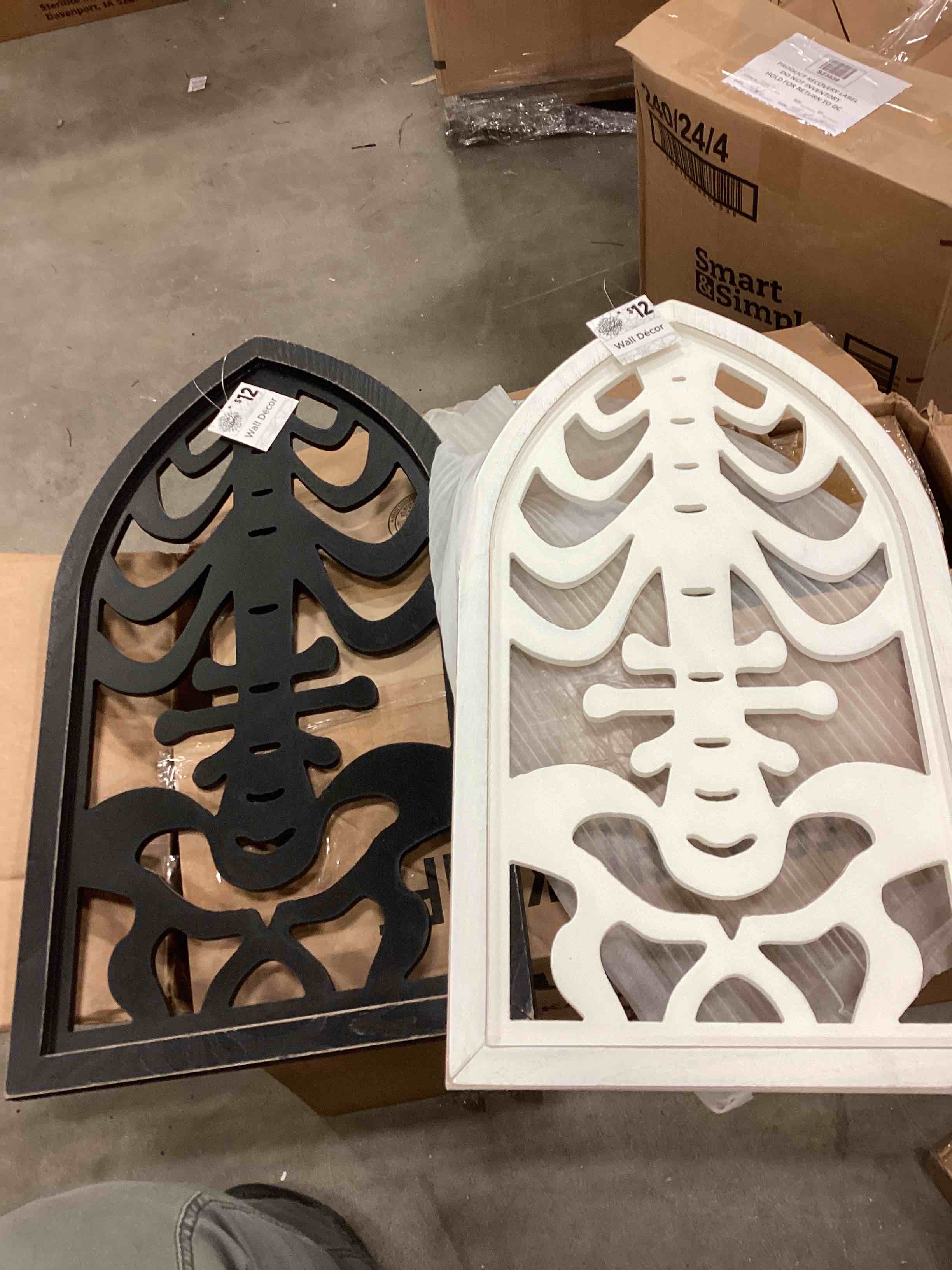 DECORATIVE  HALLOWEEN WALL PLAQUE