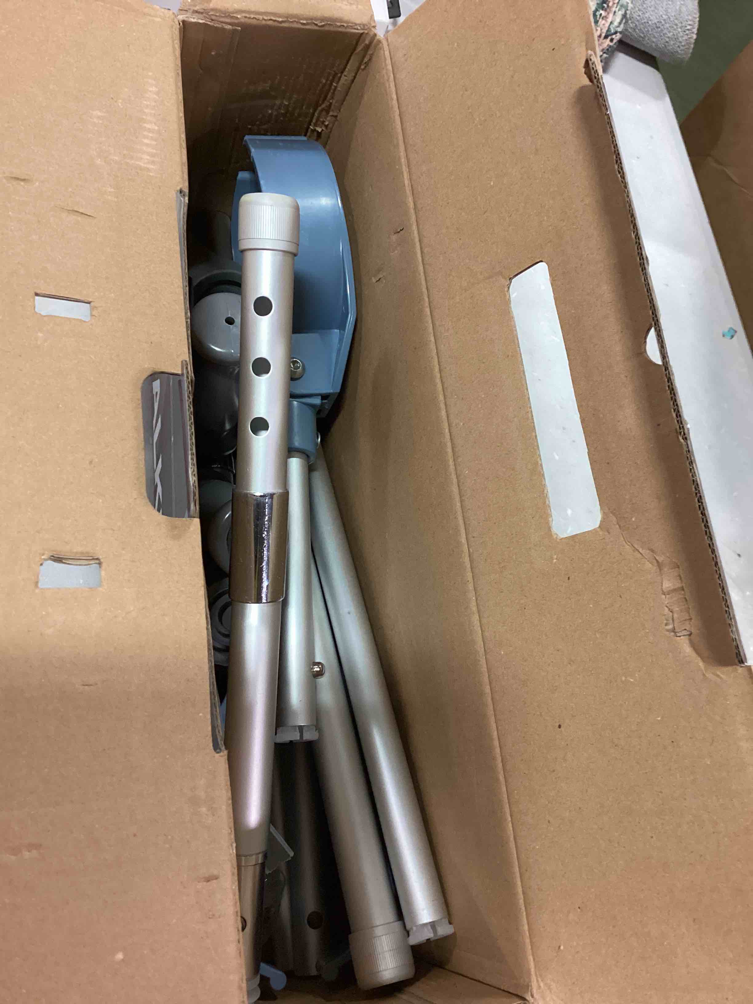 https://s3.amazonaws.com/lotting-images-prod/bidfta/ORG6392511_1716383391430.jpeg