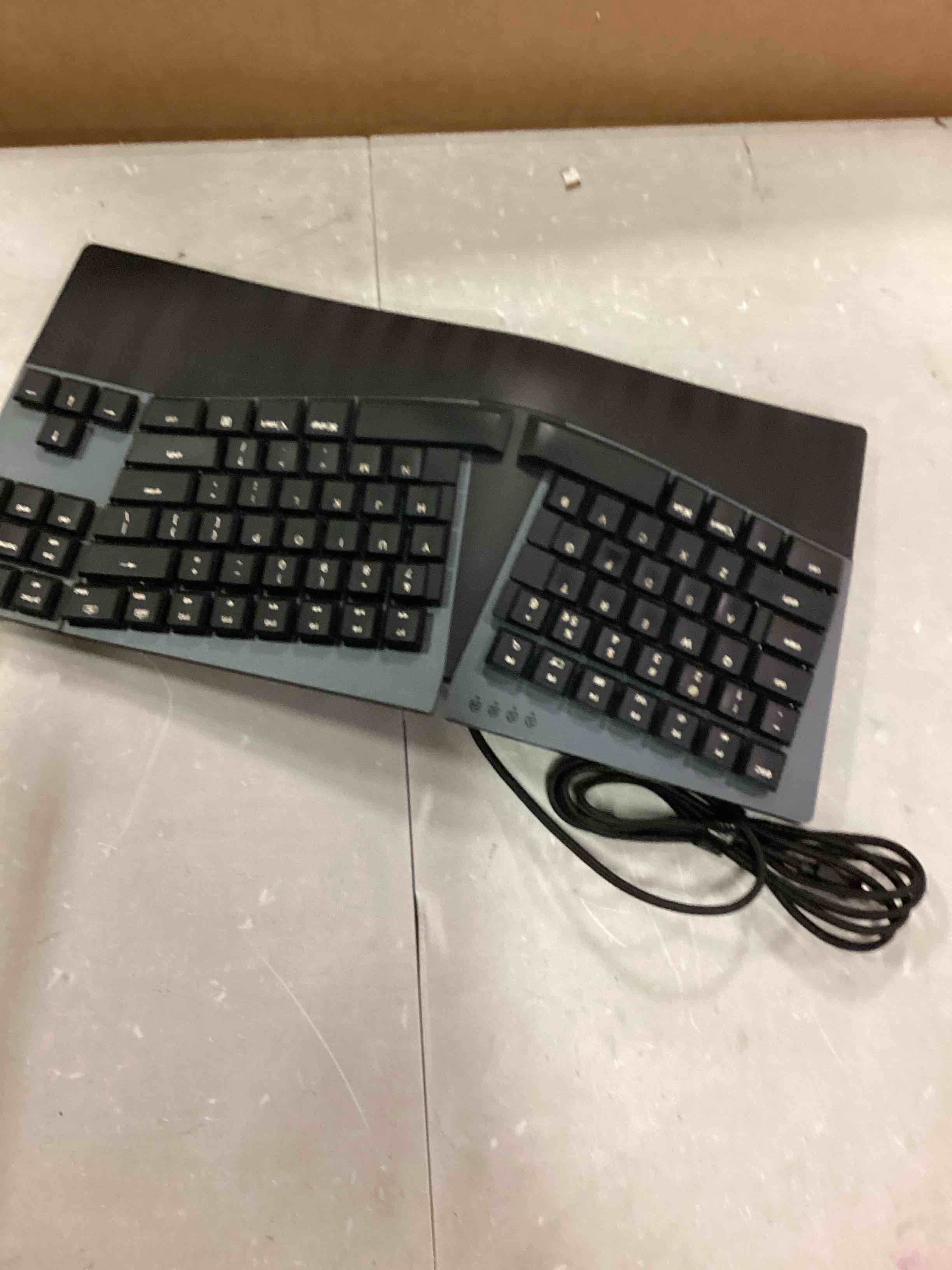 https://s3.amazonaws.com/lotting-images-prod/bidfta/ORG6392958_1716578653455.jpeg