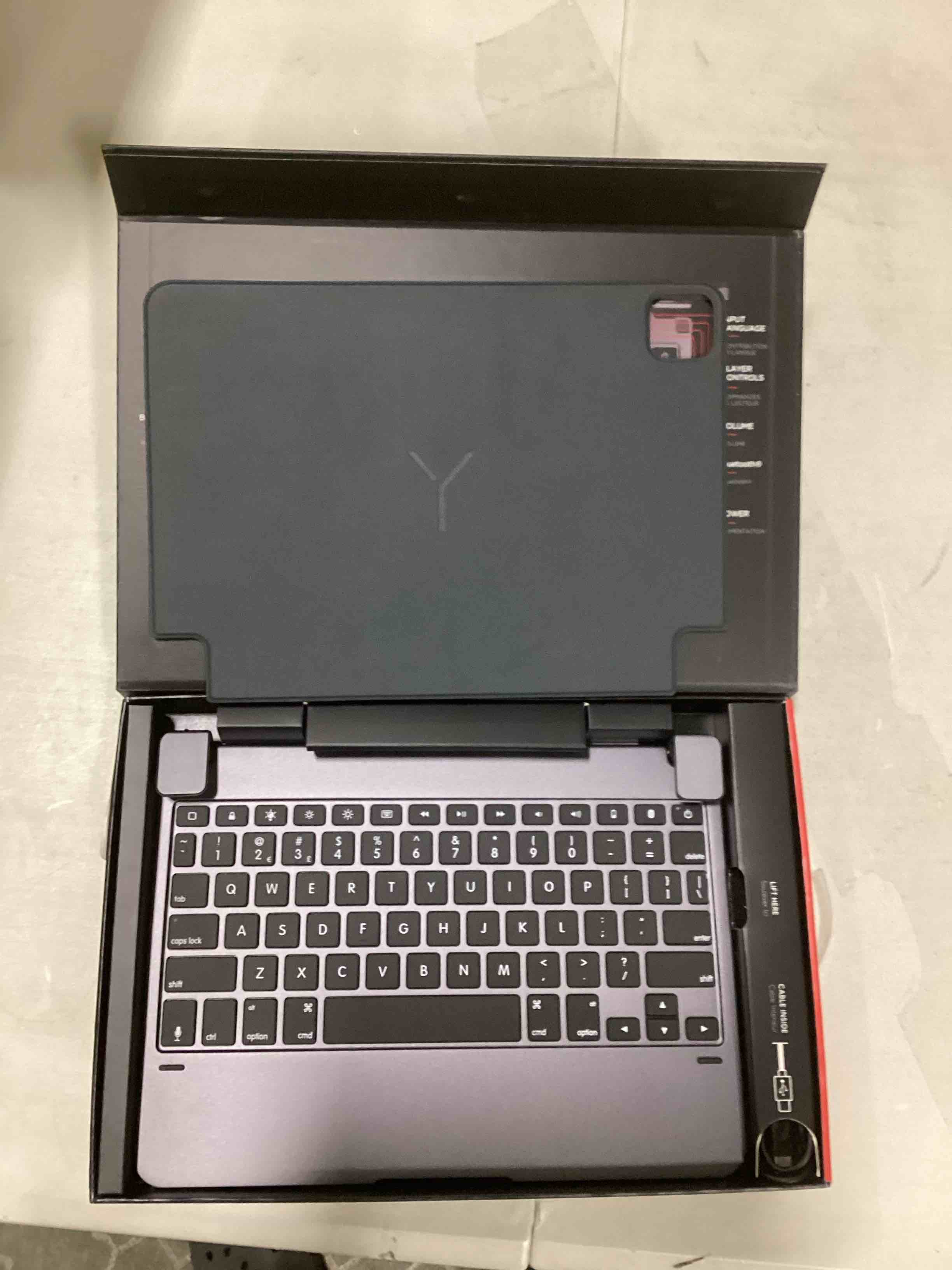 BRYDGE wireless keyboard with magnetic cover