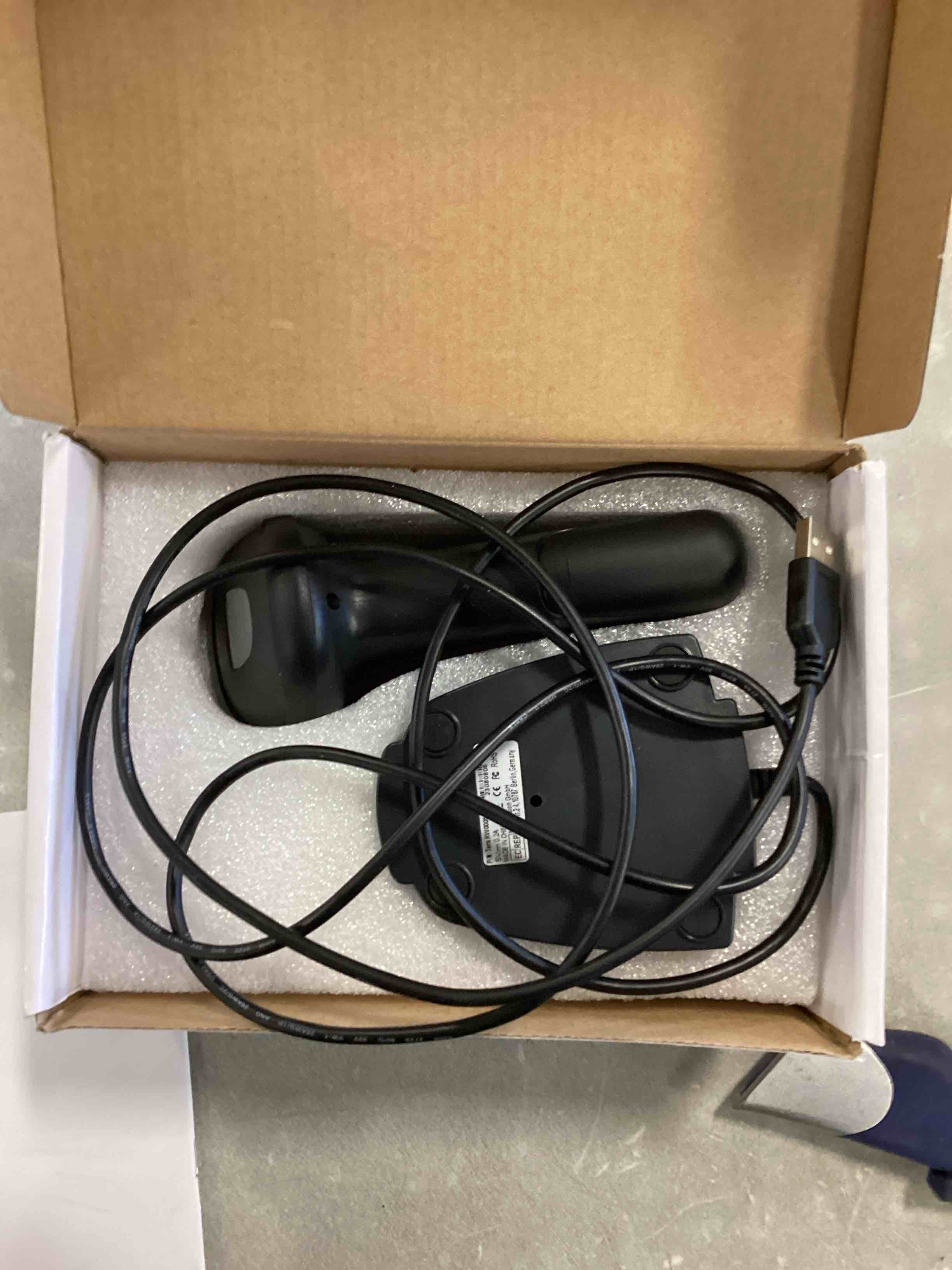 https://s3.amazonaws.com/lotting-images-prod/bidfta/ORG6396717_1716211973932.jpeg