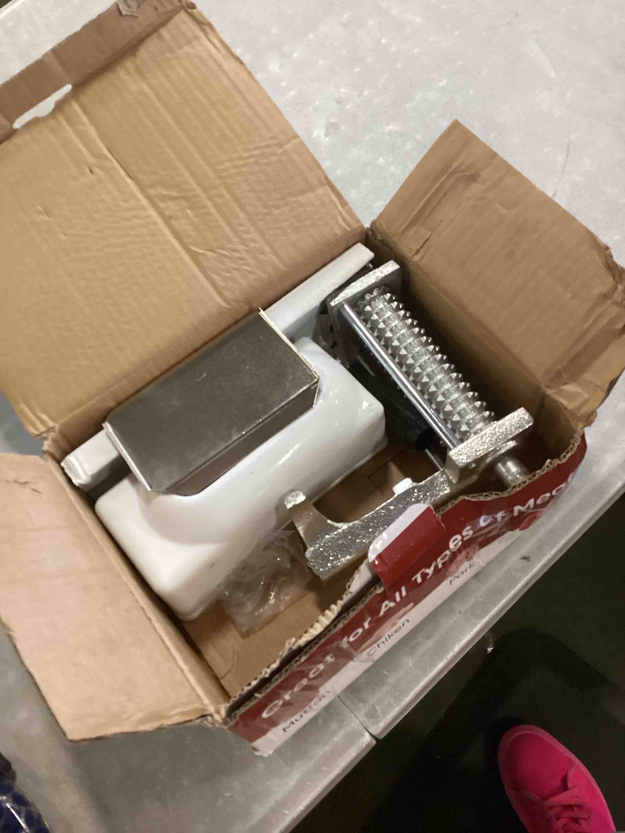 https://s3.amazonaws.com/lotting-images-prod/bidfta/ORG6397684_1716473877509.jpeg