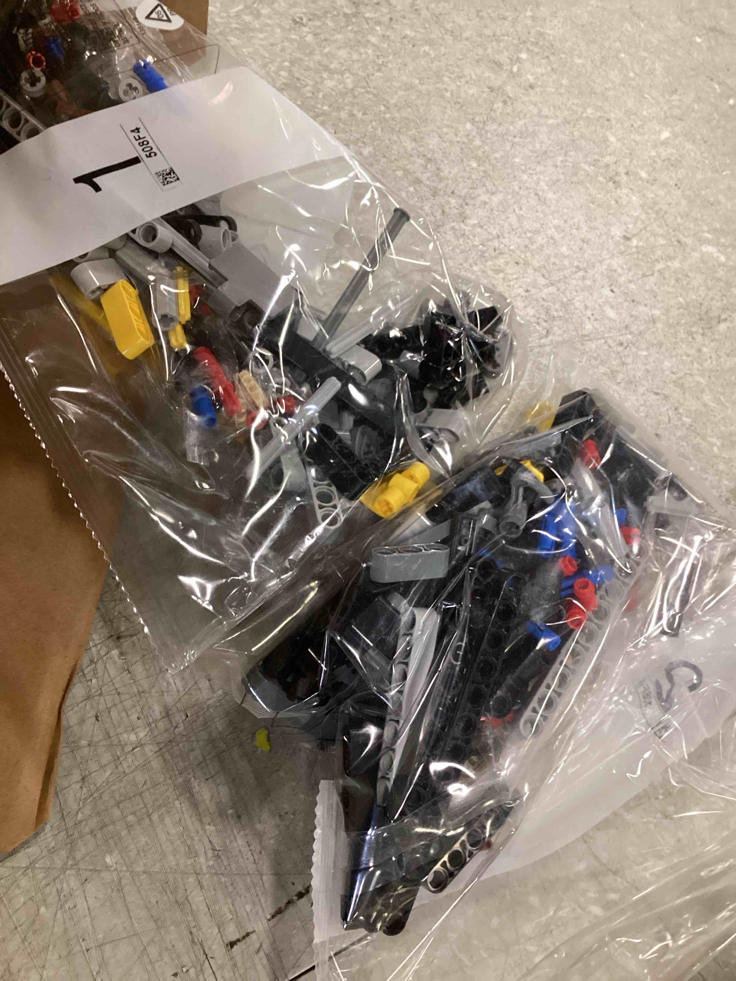 https://s3.amazonaws.com/lotting-images-prod/bidfta/ORG6400185_1716564503248.jpeg