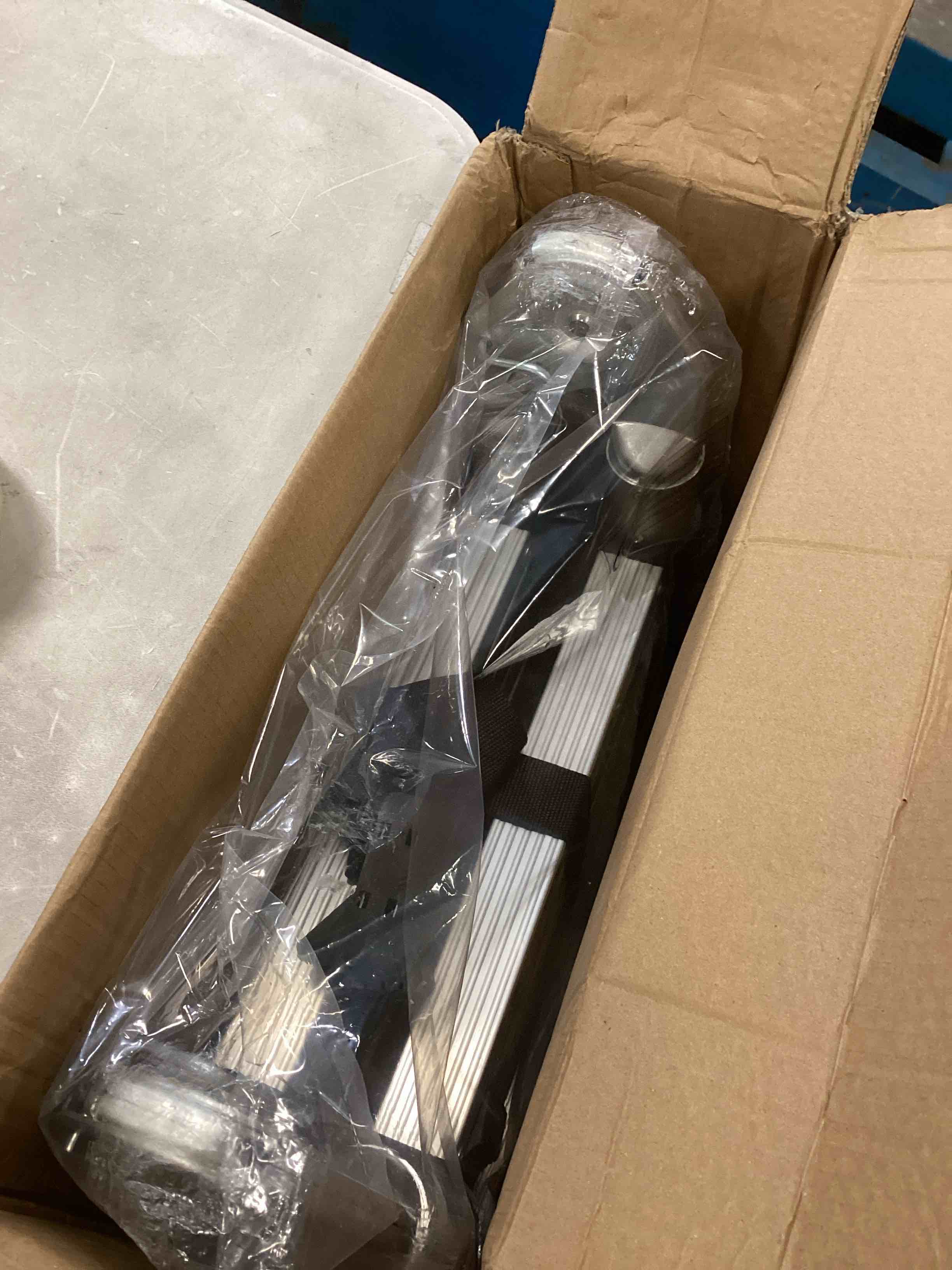https://s3.amazonaws.com/lotting-images-prod/bidfta/ORG6402965_1716302370867.jpeg