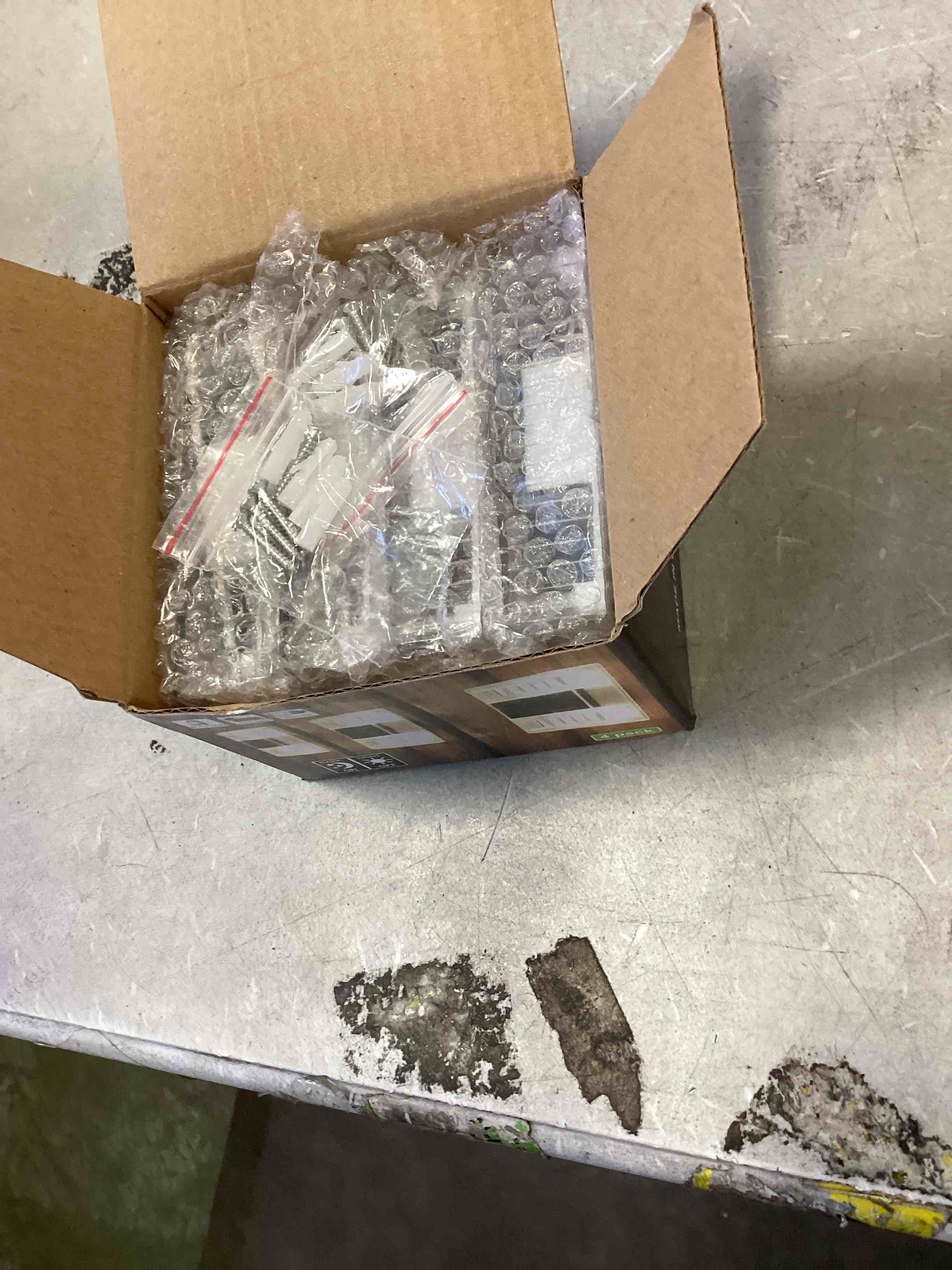 https://s3.amazonaws.com/lotting-images-prod/bidfta/ORG6413625_1719235308195.jpeg