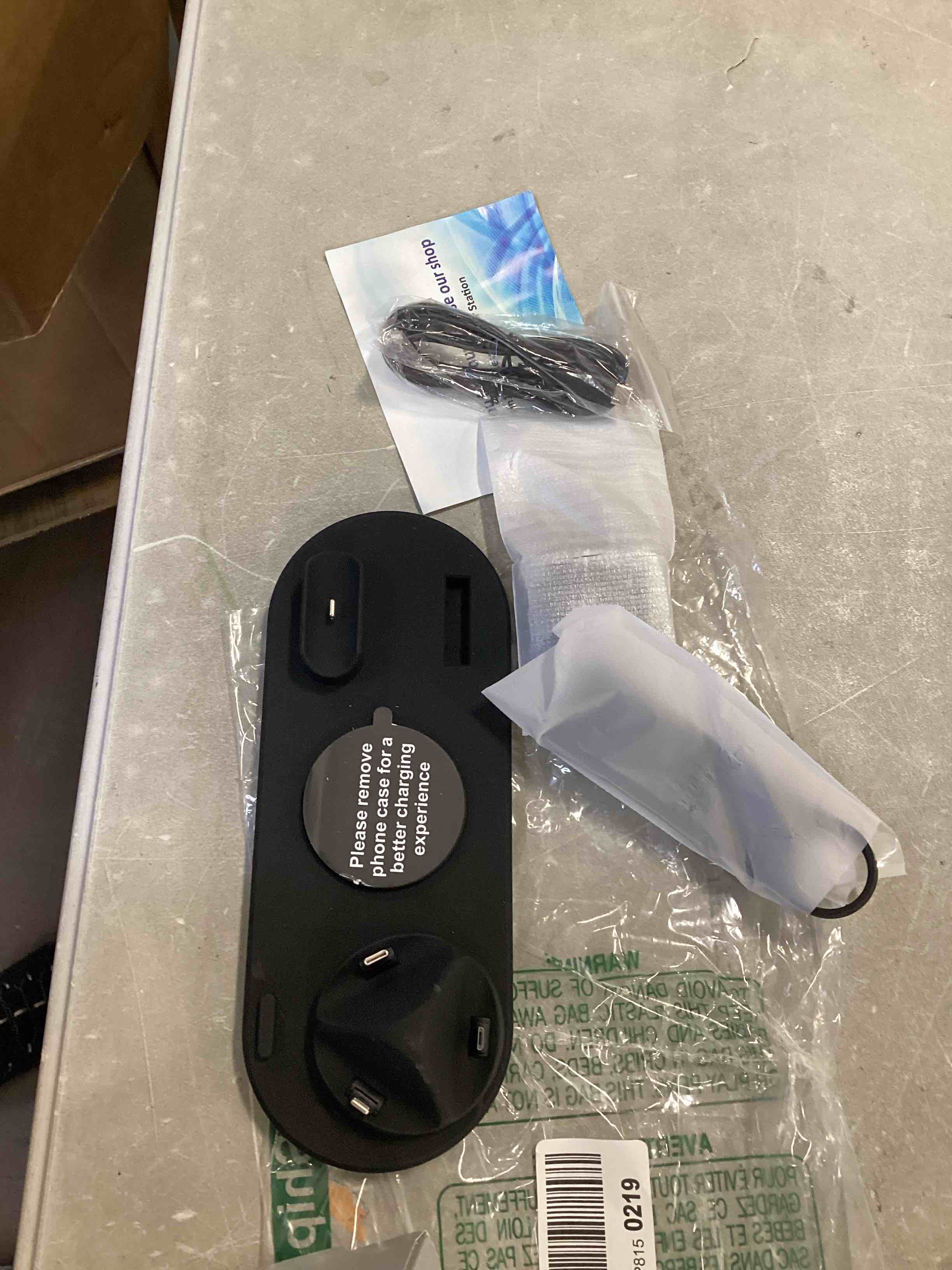 Magnetic charging station black 