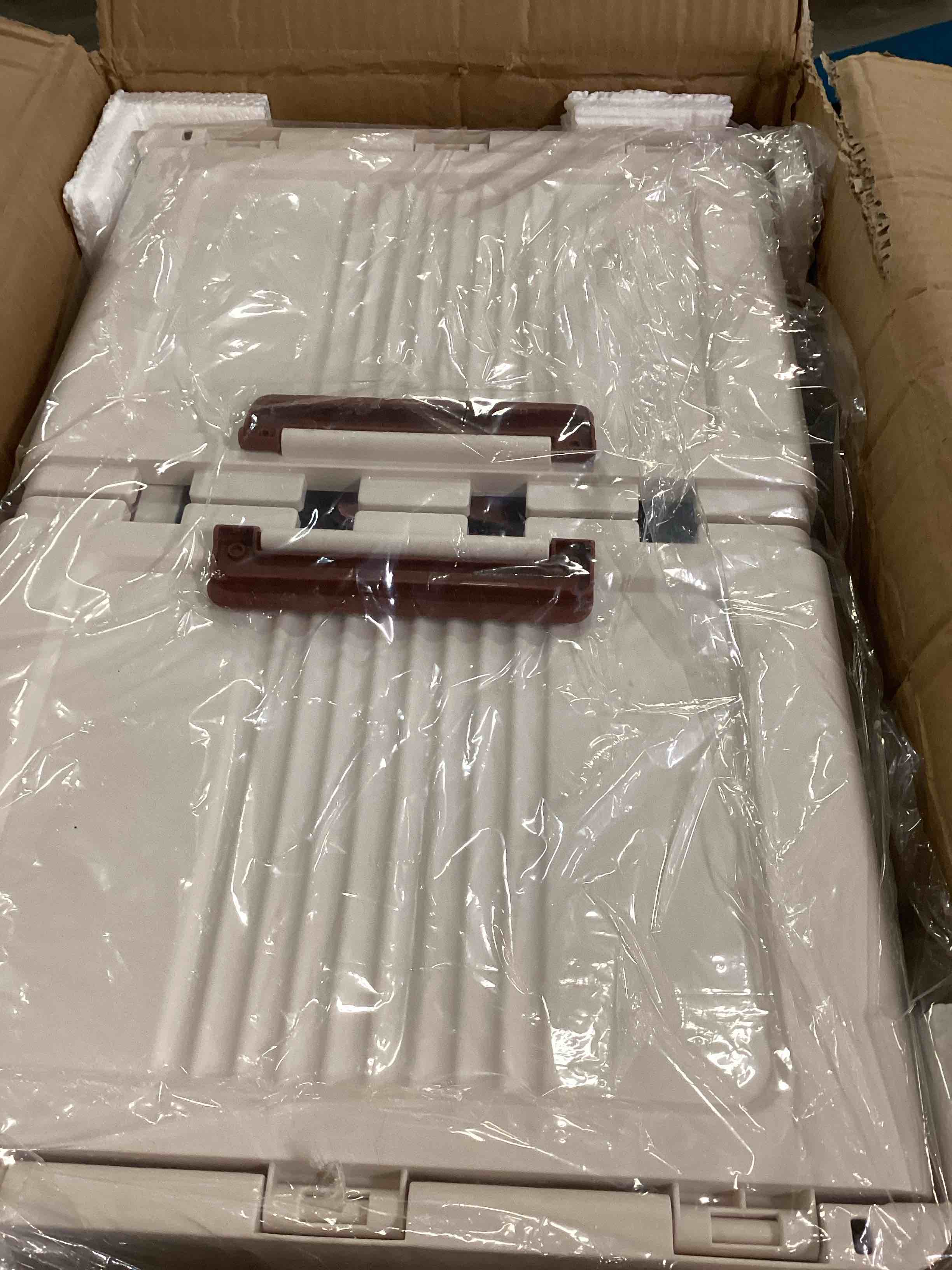 https://s3.amazonaws.com/lotting-images-prod/bidfta/ORG6432762_1718205637784.jpeg