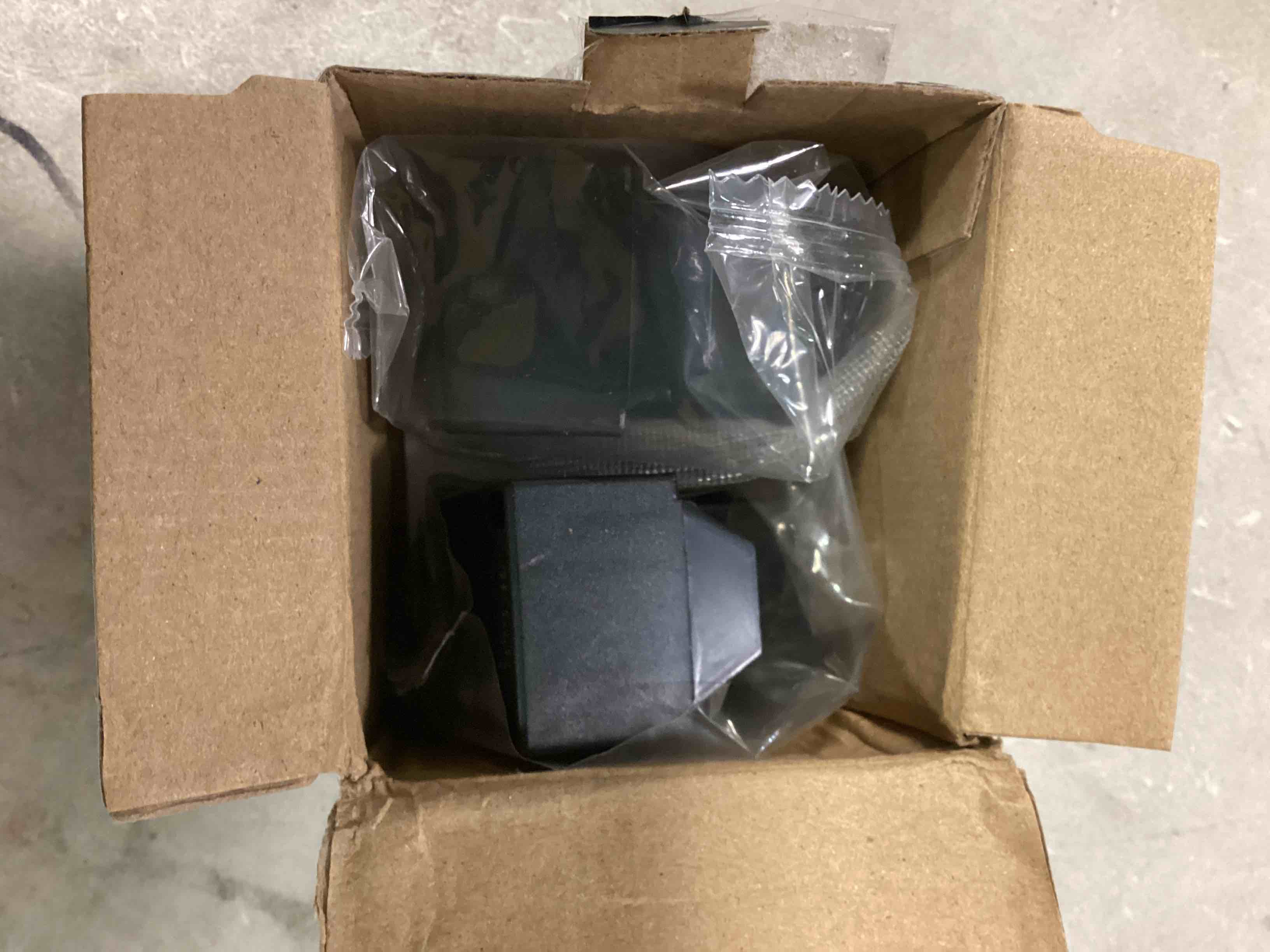 https://s3.amazonaws.com/lotting-images-prod/bidfta/ORG6455115_1719400425511.jpeg