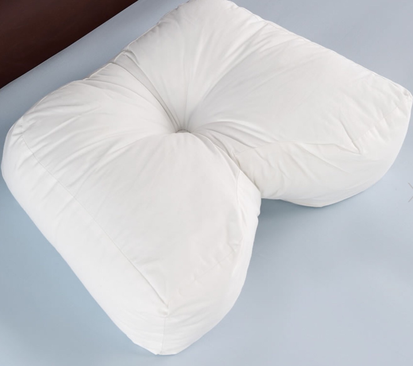 The Side Sleeper's Ergonomic Pillow