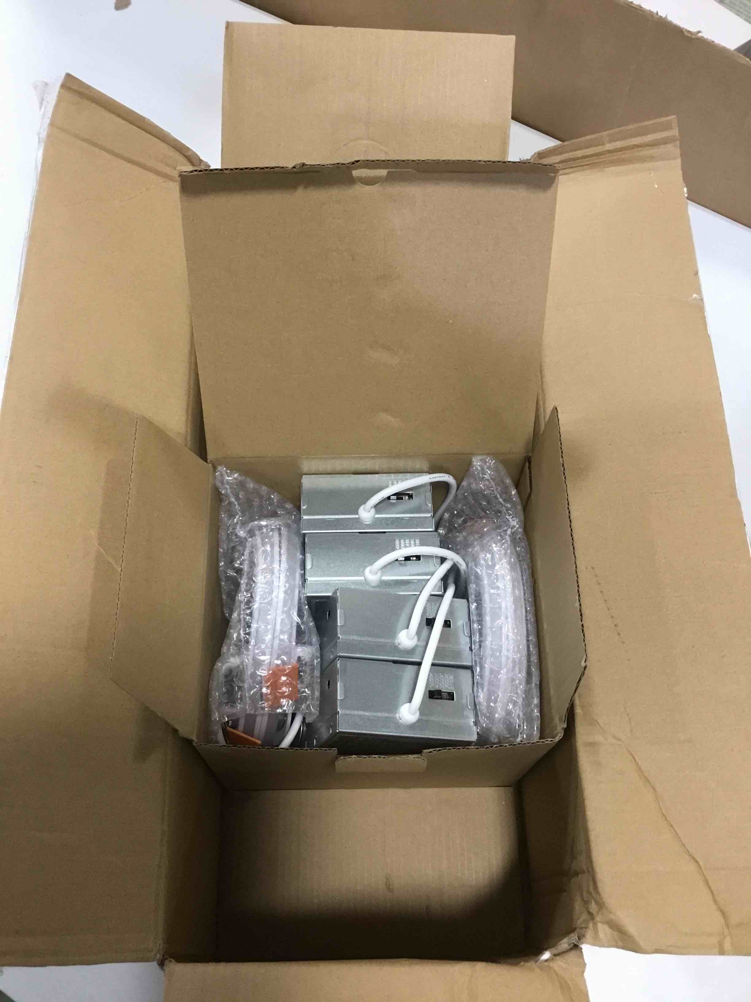 https://s3.amazonaws.com/lotting-images-prod/bidfta/ORG6479015_1717437449456.jpeg