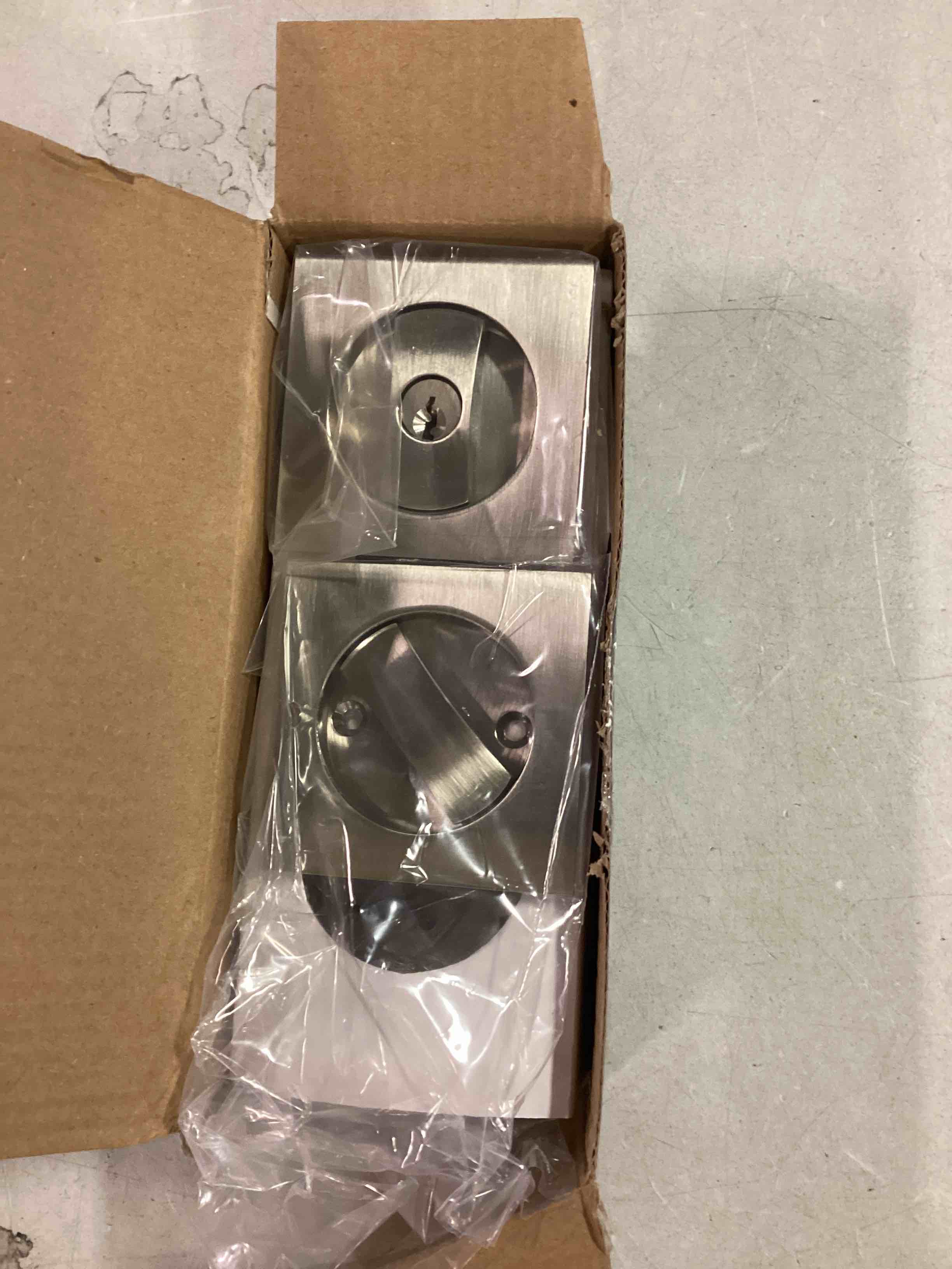 https://s3.amazonaws.com/lotting-images-prod/bidfta/ORG6480903_1717857292993.jpeg