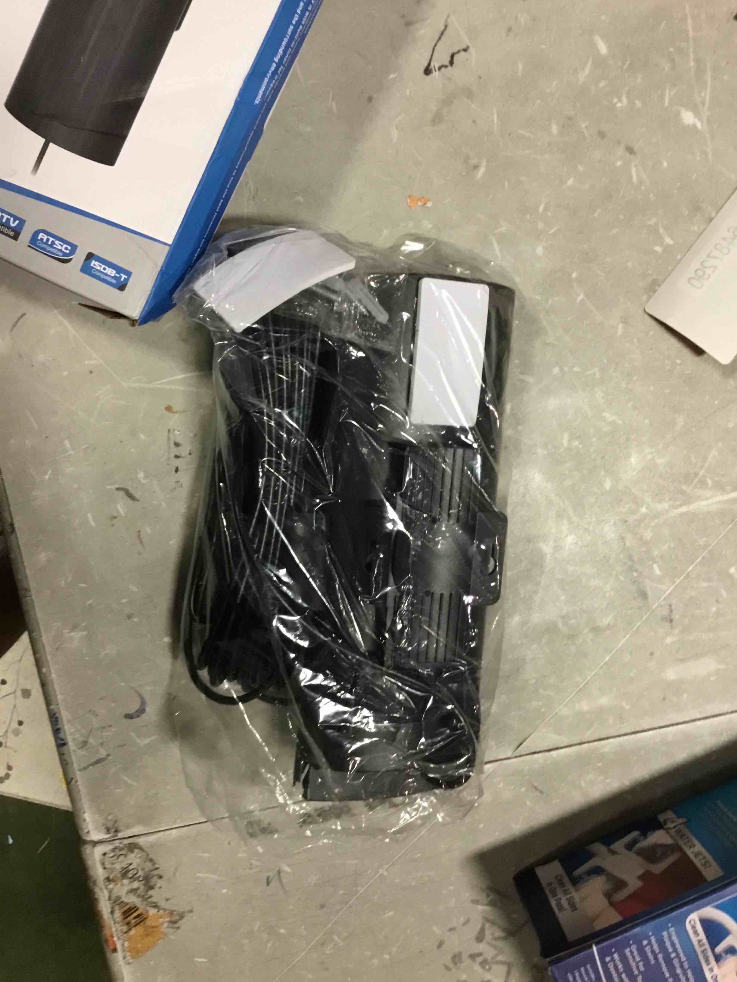 https://s3.amazonaws.com/lotting-images-prod/bidfta/ORG6487290_1717598771837.jpeg