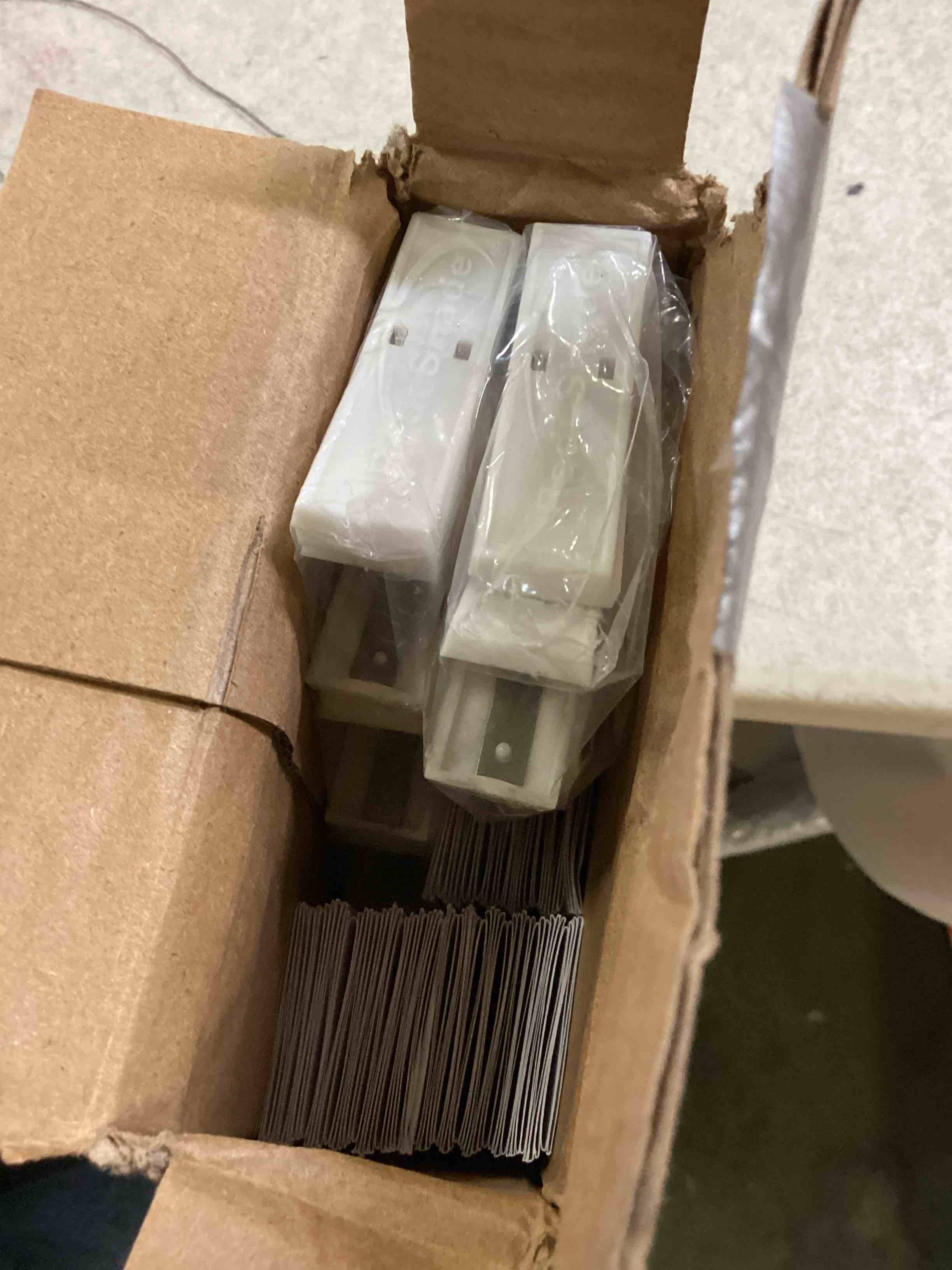 https://s3.amazonaws.com/lotting-images-prod/bidfta/ORG6492165_1717612976033.jpeg