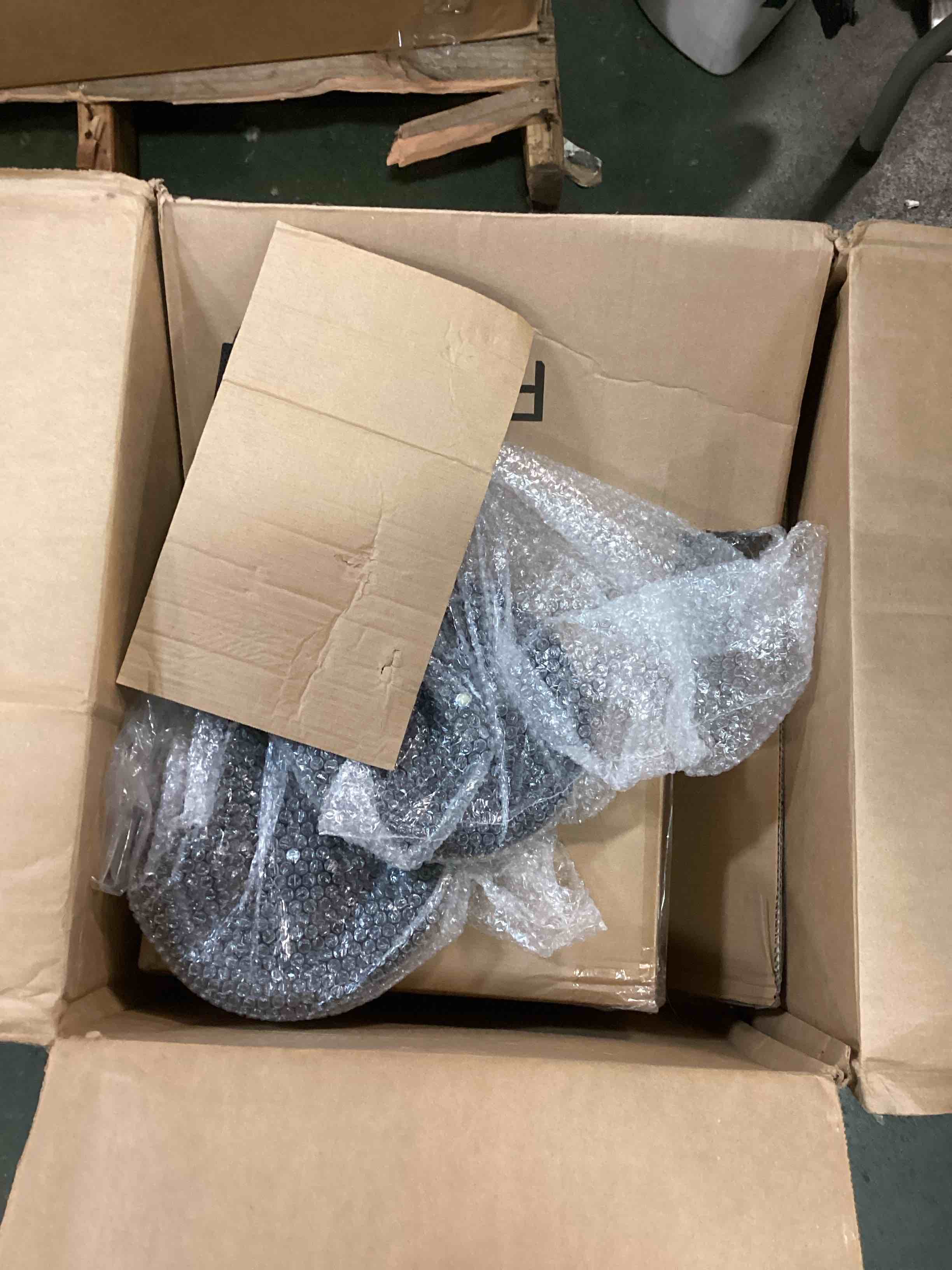 https://s3.amazonaws.com/lotting-images-prod/bidfta/ORG6496270_1717848879455.jpeg