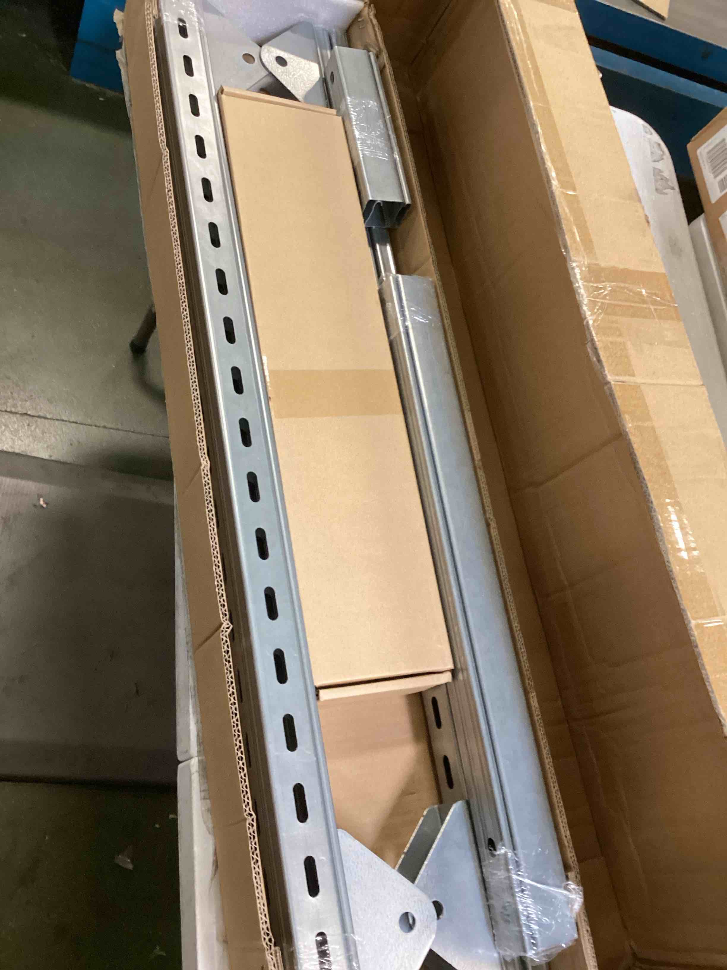 https://s3.amazonaws.com/lotting-images-prod/bidfta/ORG6498225_1717524193917.jpeg