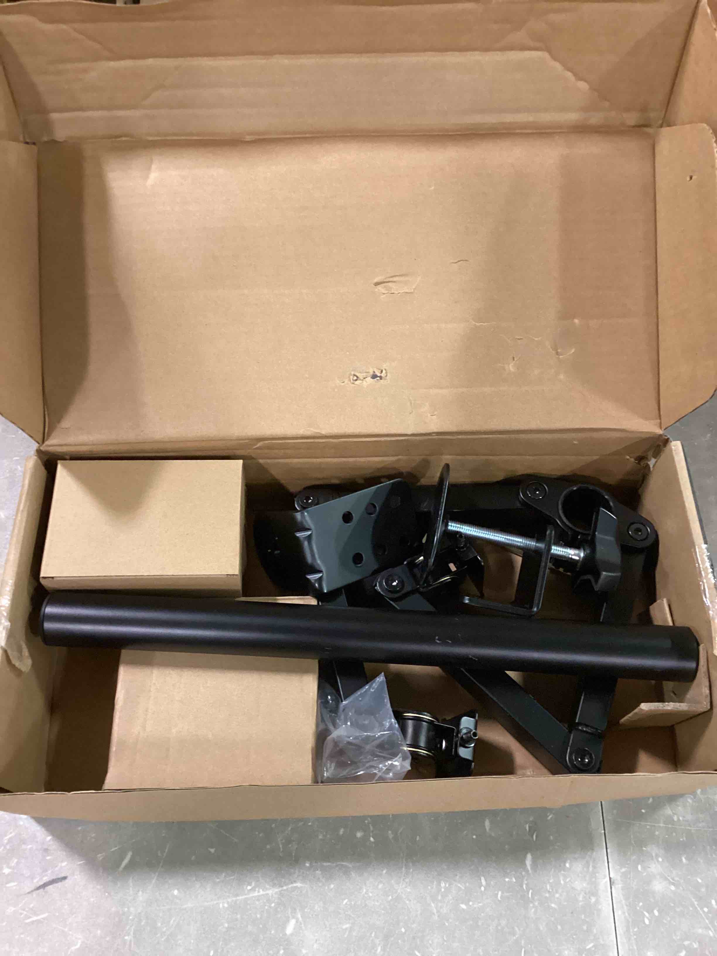 https://s3.amazonaws.com/lotting-images-prod/bidfta/ORG6529757_1719509315663.jpeg