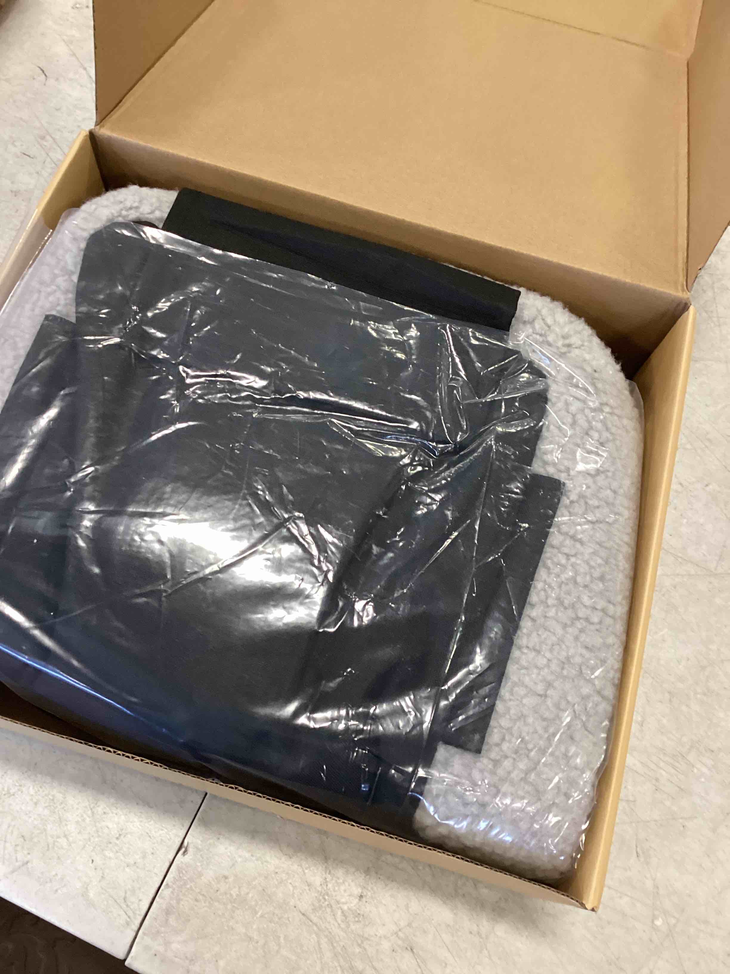 https://s3.amazonaws.com/lotting-images-prod/bidfta/ORG6545489_1717158816523.jpeg