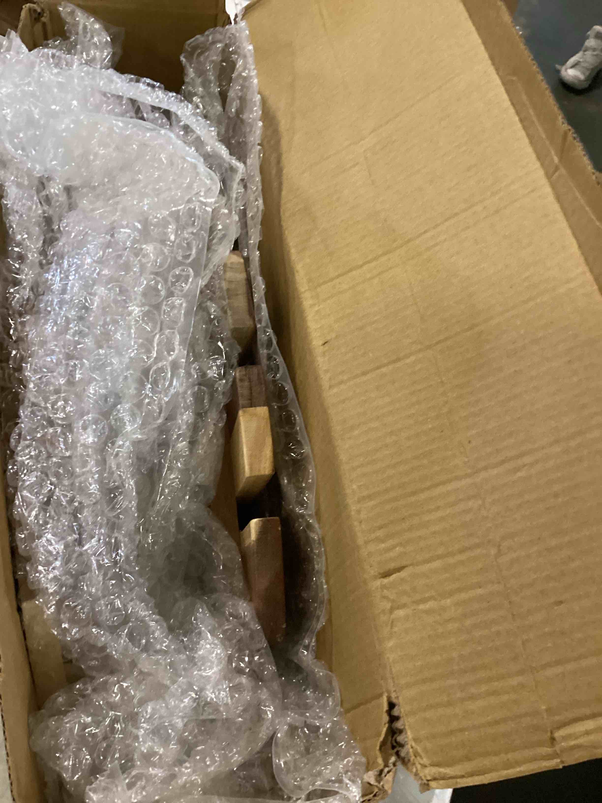 https://s3.amazonaws.com/lotting-images-prod/bidfta/ORG6548433_1717783416471.jpeg