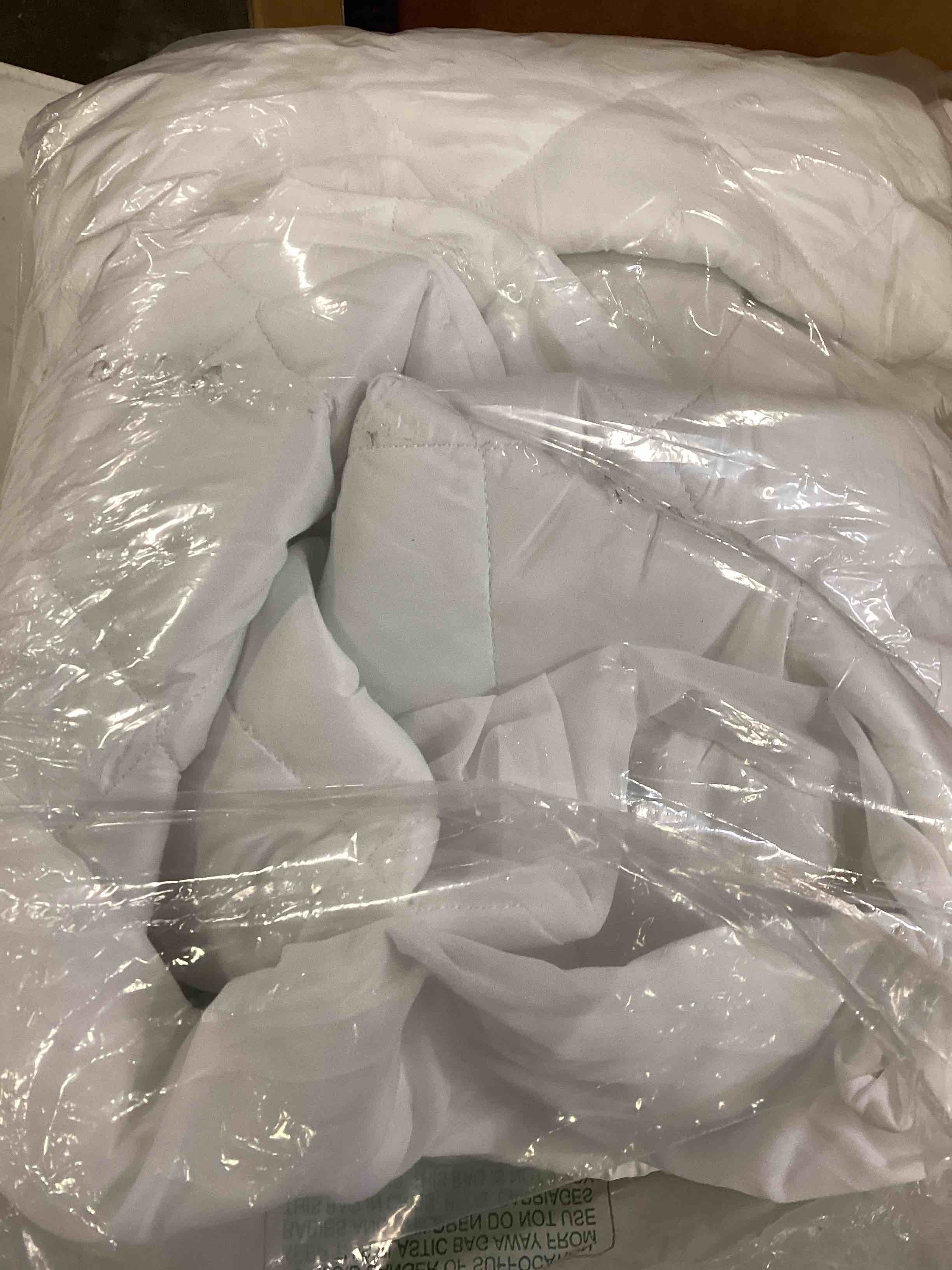 Bedsure Queen Mattress Pad, Waterproof Mattress Protector with Deep Pocket up to 22 Inches, Quilted Mattress Cover Noiseless Soft Breathable, White